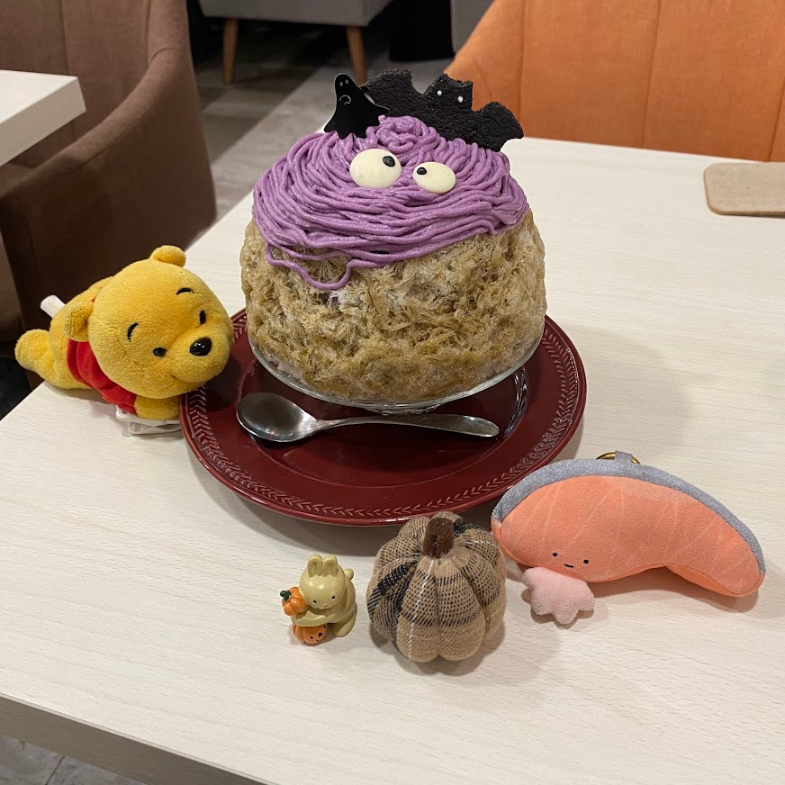 Photo of two shaved ice with Halloween decorations.