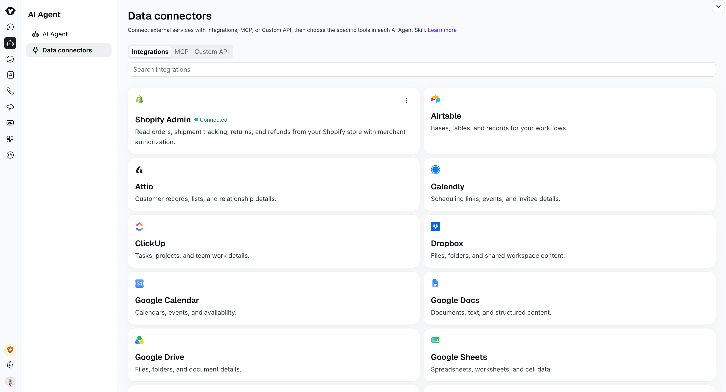 Página Data connectors mostrando as abas Integrations, MCP e Custom API e as integrações disponíveis.