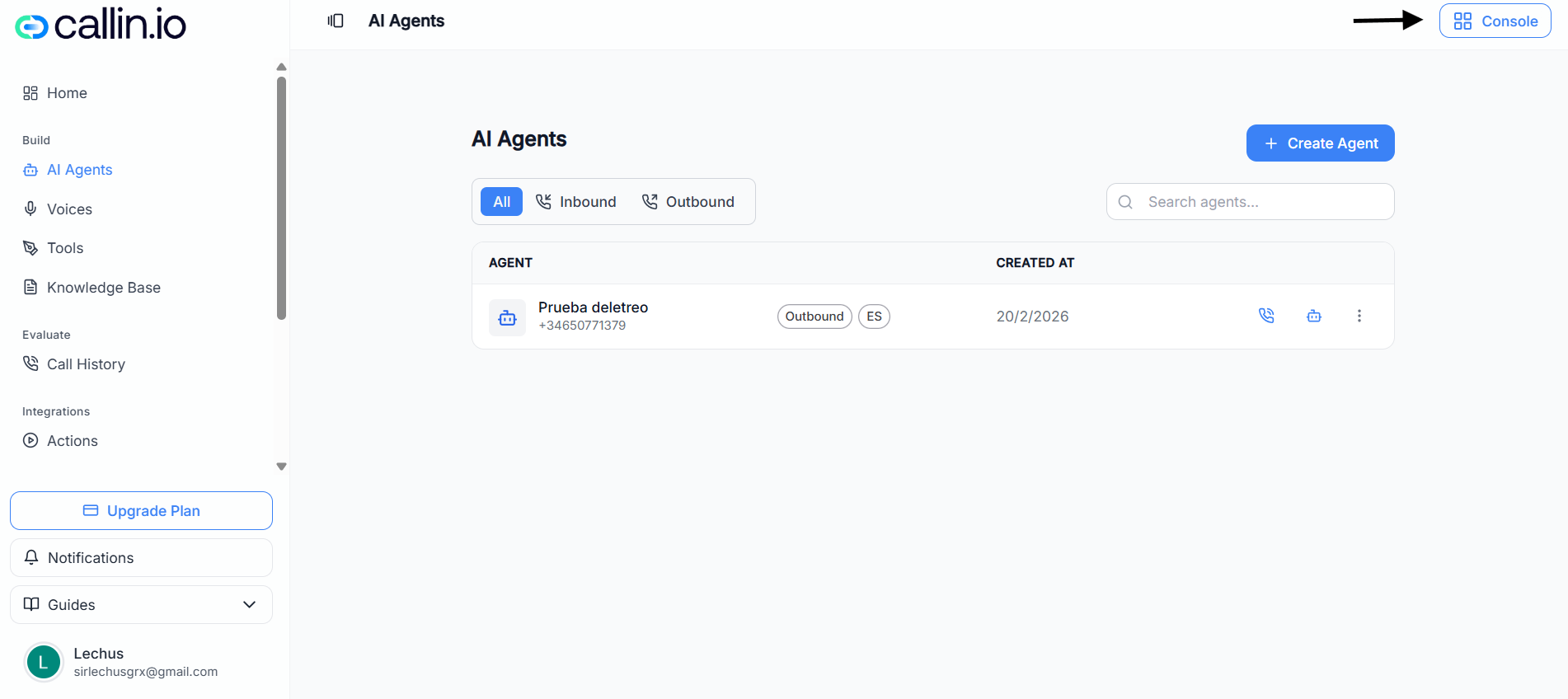 Page White Label Configuration sur l’onglet Configuration avec des champs comme App Name, Custom Domain (avec le bouton DNS Configuration), Currency, App Language, et plus.