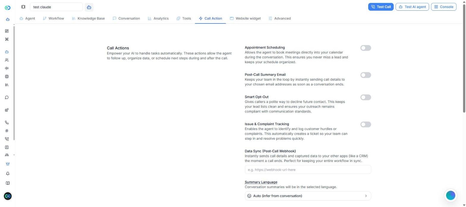 La scheda Azione chiamata con gli interruttori di Pianificazione appuntamenti, Email di riepilogo post-chiamata, Opt-out intelligente e Tracciamento problemi e reclami, il campo del webhook e il selettore Lingua del riepilogo.