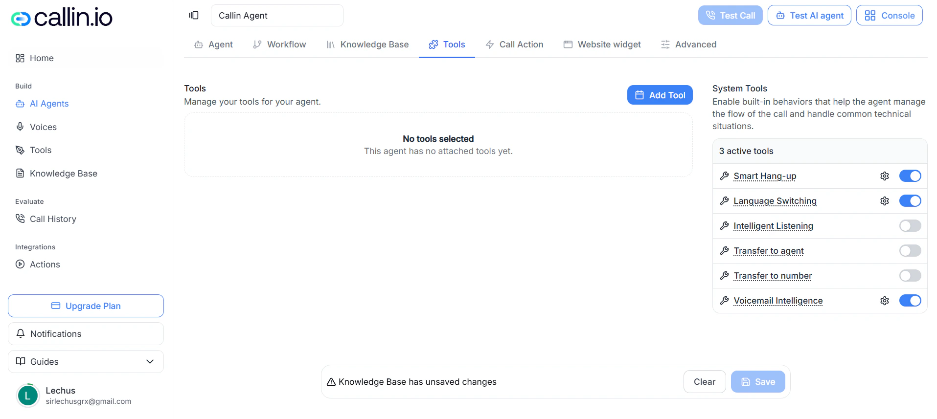 Der Tab Tools mit den an den Agenten angehängten benutzerdefinierten Tools und den System-Tools mit Aktivierungs- und Konfigurationsoptionen.
