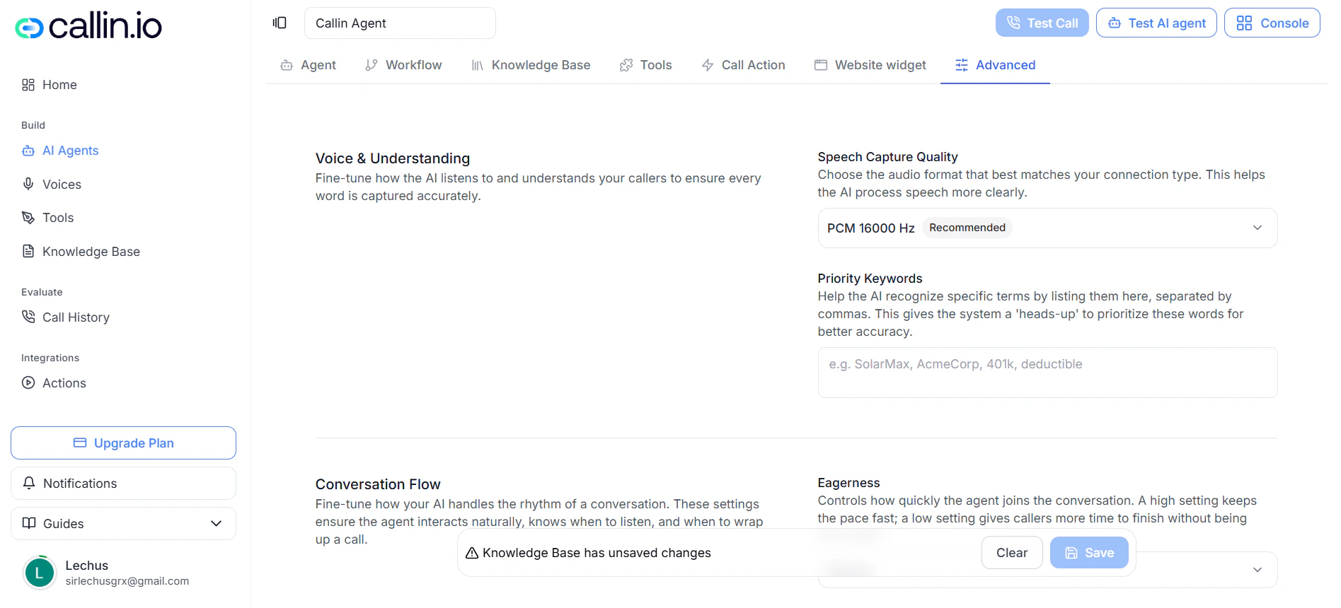 Der Tab Erweitert mit Sprachverständnis, Verhalten bei Stille, Datenschutzoptionen und leistungsspezifischen Telefoneinstellungen.