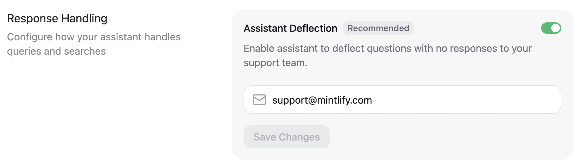 控制台中的 AI 助手分流面板。助手分流已开启,且将 support@mintlify.com 设为分流邮箱。