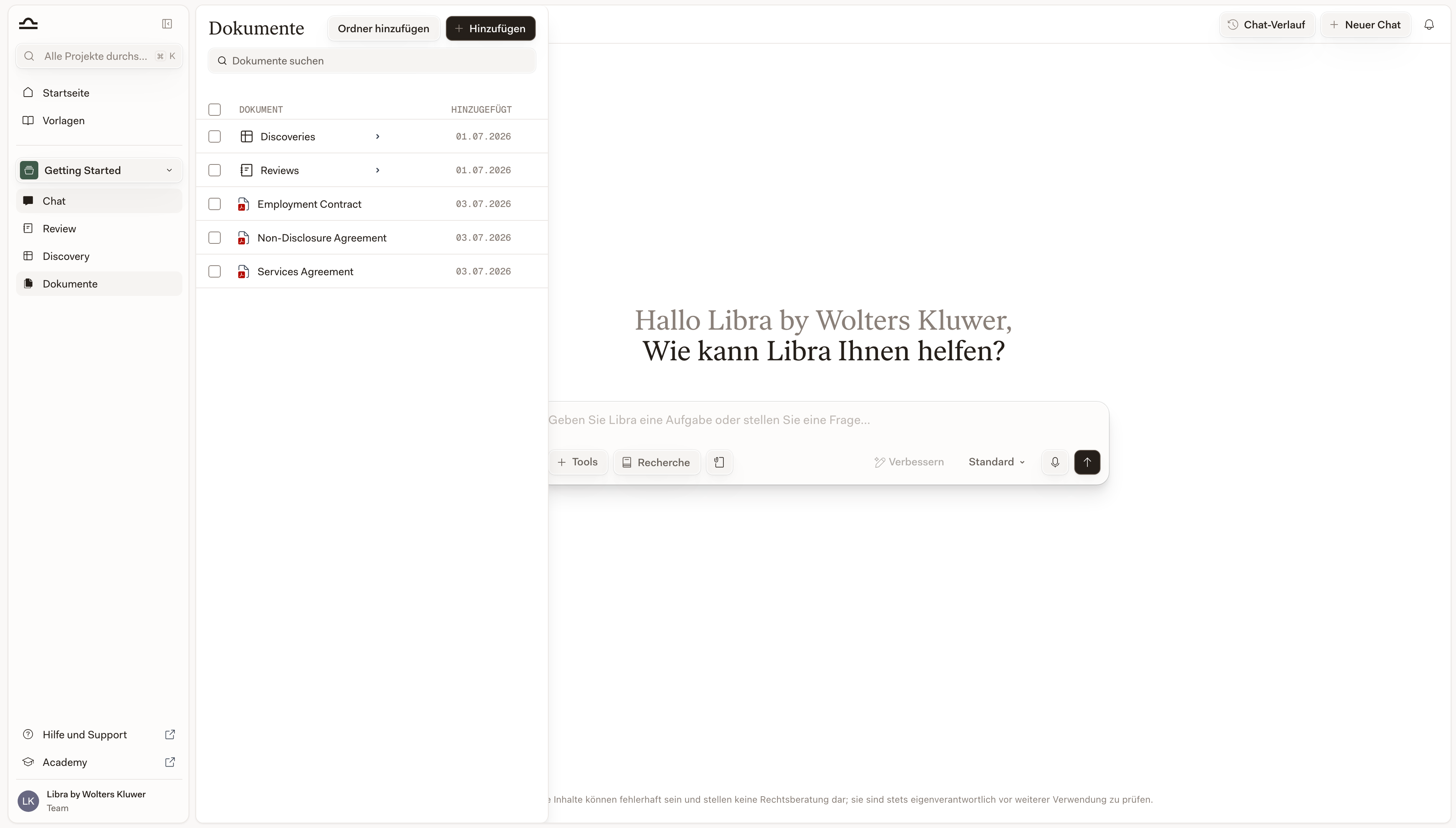 Das Dateipanel des Projekts neben dem Chat geöffnet, mit den Systemordnern Reviews und Discoveries über den eigenen Ordnern des Projekts