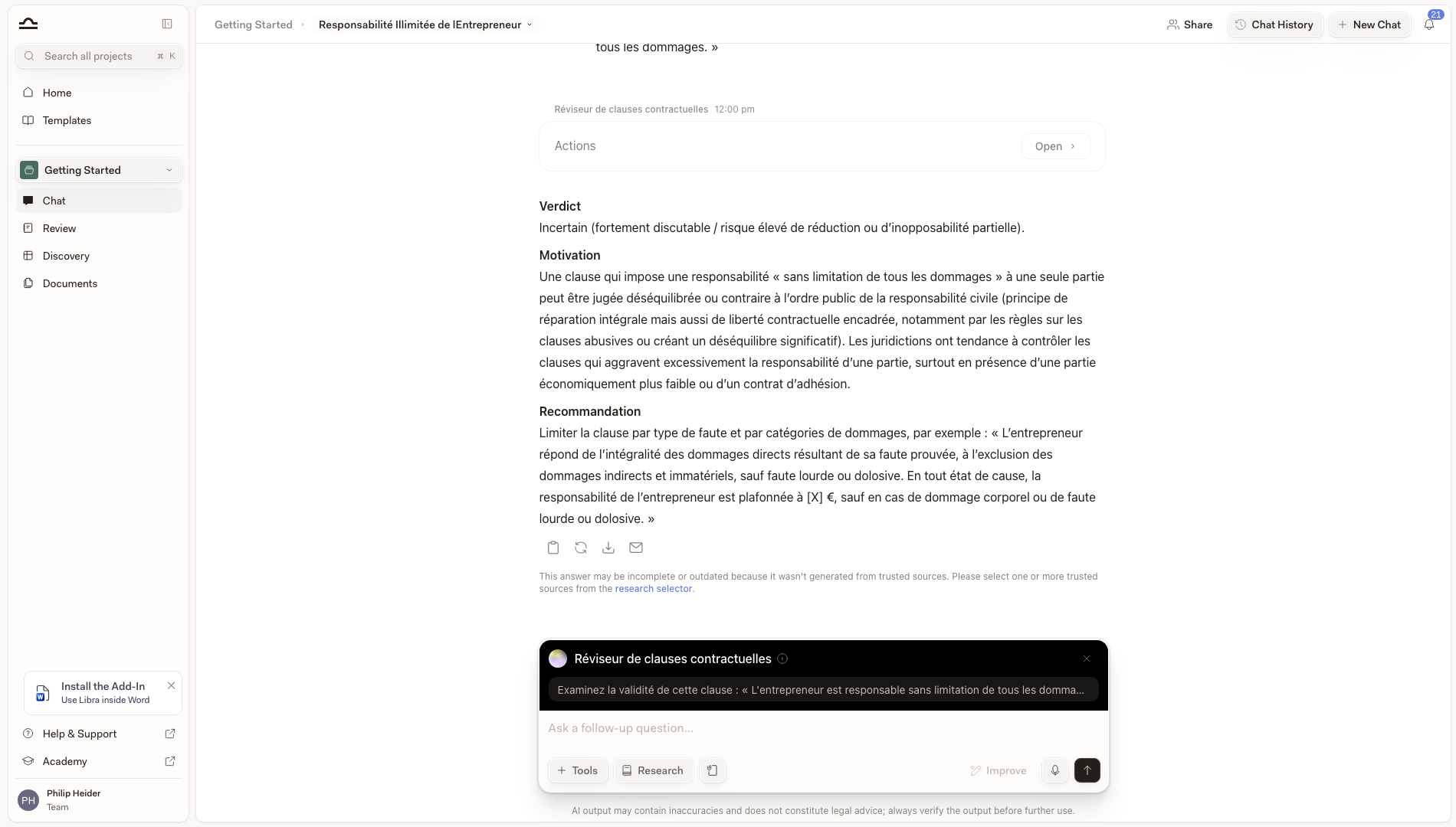 Réponse d'Assistant portant le nom de l'Assistant, celui-ci restant attaché à la zone de saisie
