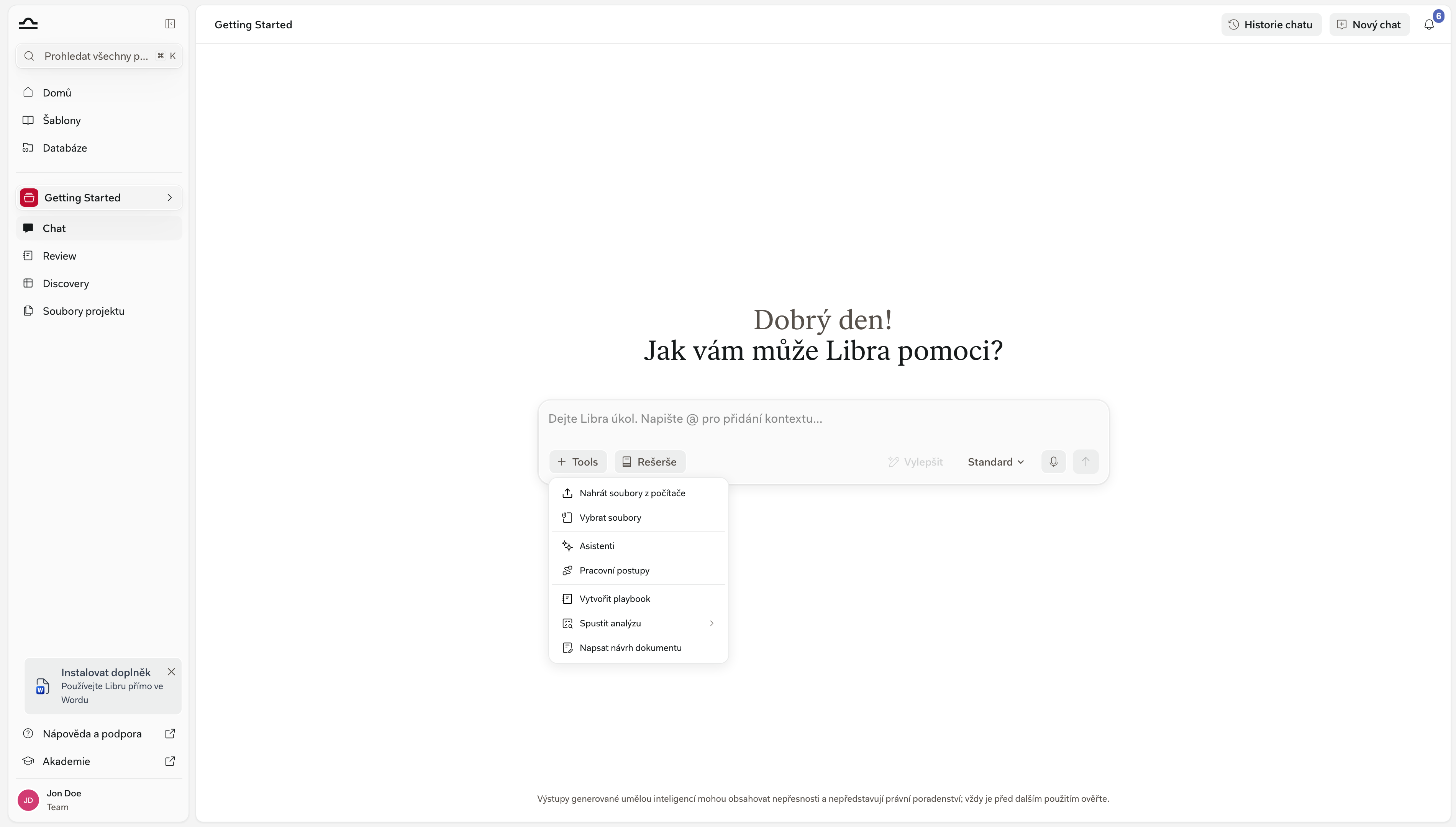 Nabídka Nástroje otevřená pod vstupem chatu, zobrazující Nahrát soubory z počítače, Vybrat soubory, Assistants, Workflows, Vytvořit playbook, Spustit analýzu a Vytvořit dokument
