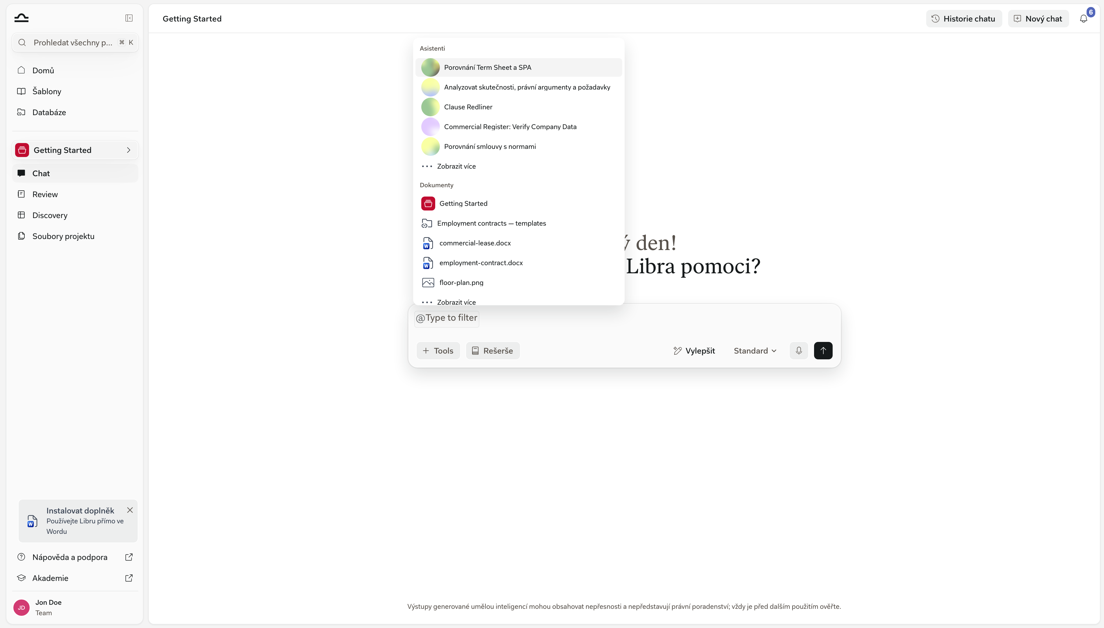 Otevřený výběr kontextu chatu se sekcemi Assistants, Documents, Discoveries a Reviews a uvedenou Discovery