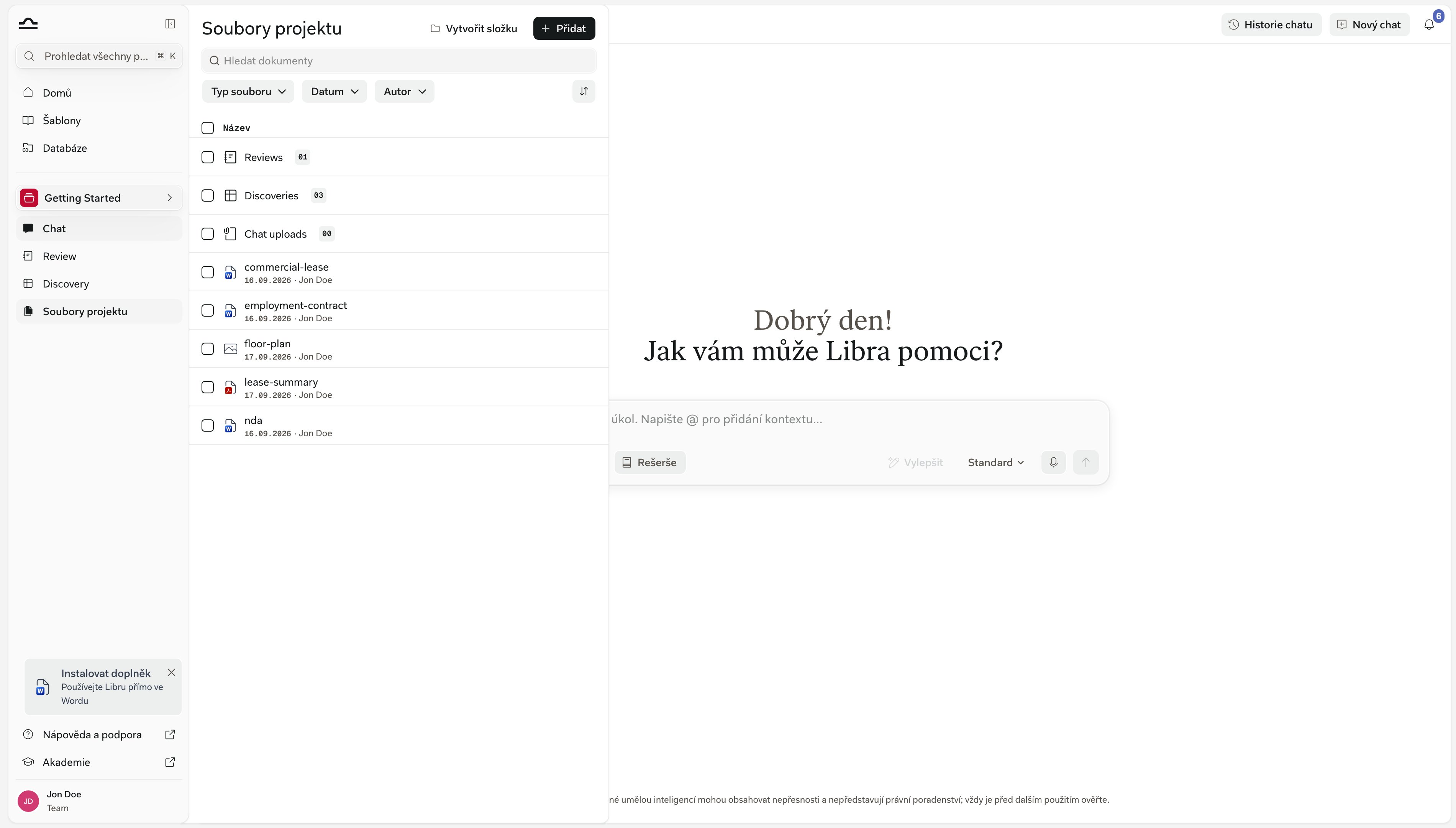 Panel Soubory projektu v kořenu projektu s připnutými složkami Reviews, Discoveries a Nahrané soubory z Chat nad vlastními nahranými dokumenty projektu