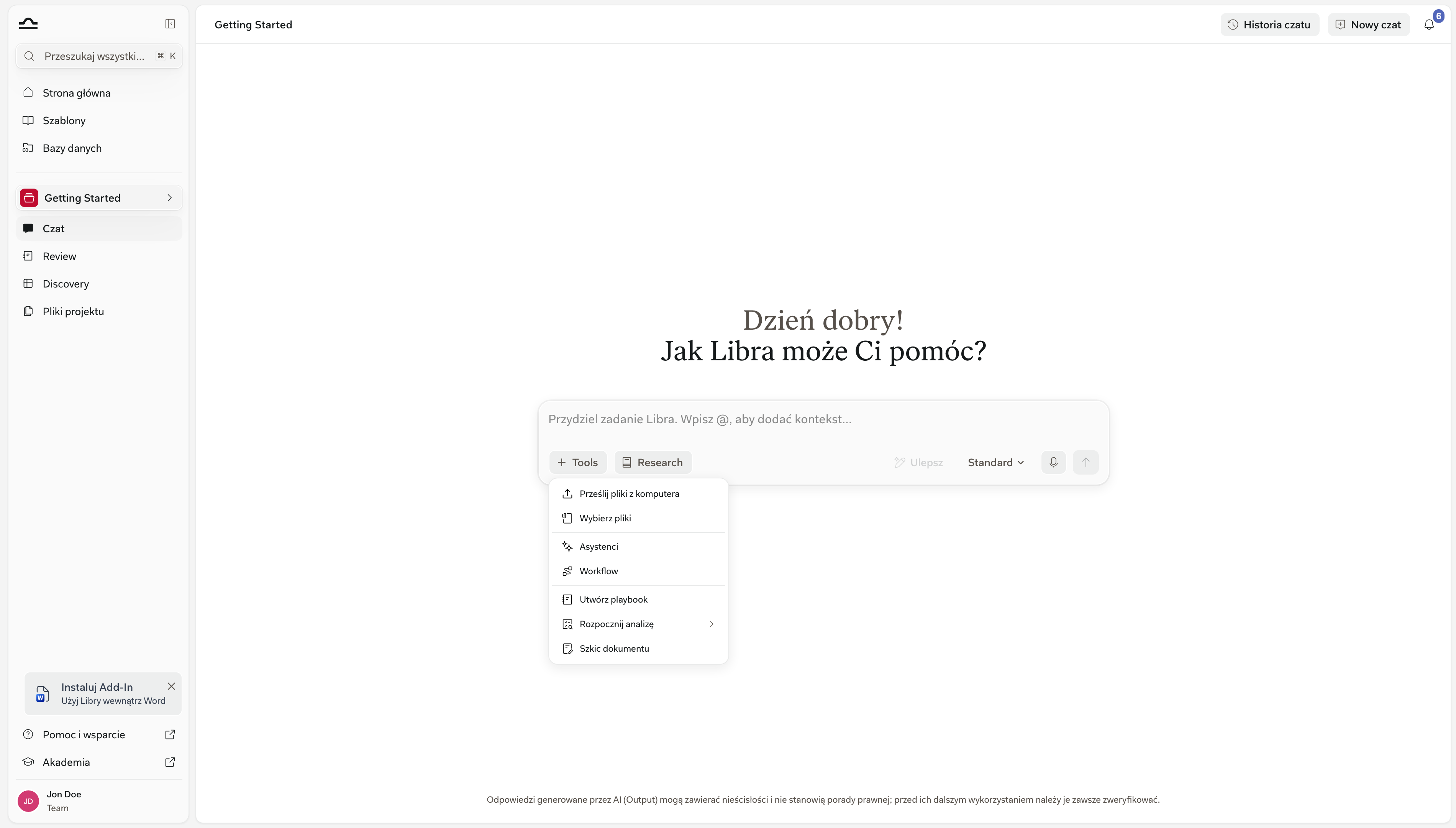 Otwarte menu Narzędzia pod polem wprowadzania czatu, pokazujące opcje Prześlij pliki z komputera, Wybierz pliki, Assistants, Workflows, Utwórz playbook, Rozpocznij analizę i Sporządź dokument