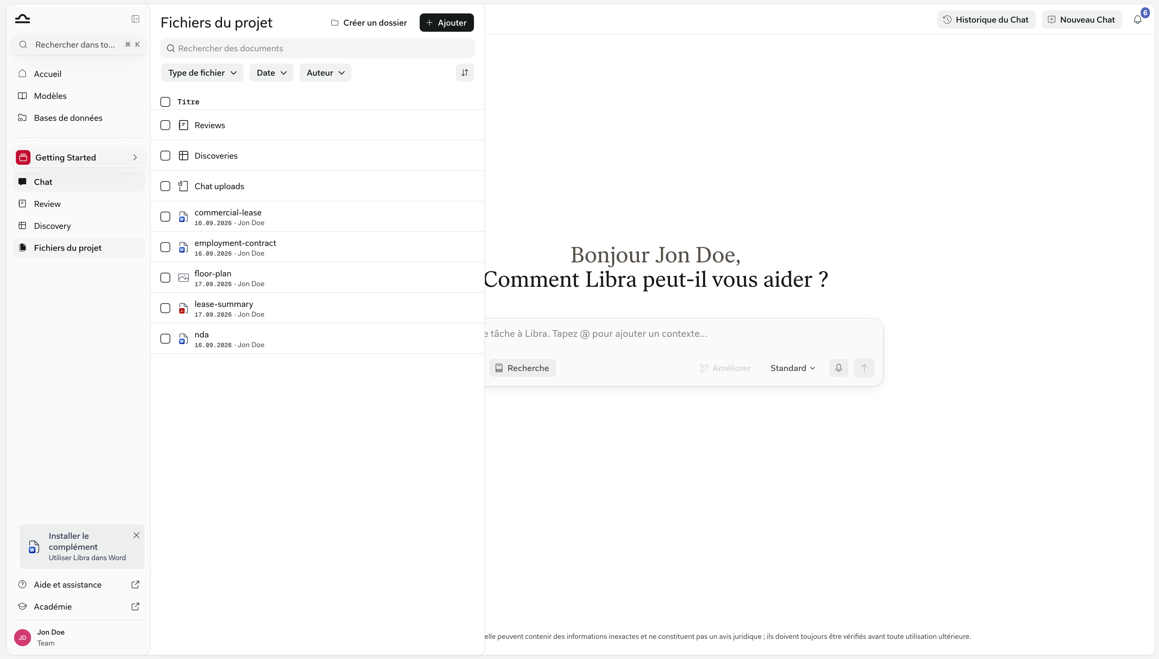 Le panneau de fichiers du projet ouvert à côté du chat, montrant les dossiers système Reviews et Discoveries au-dessus des dossiers propres au projet
