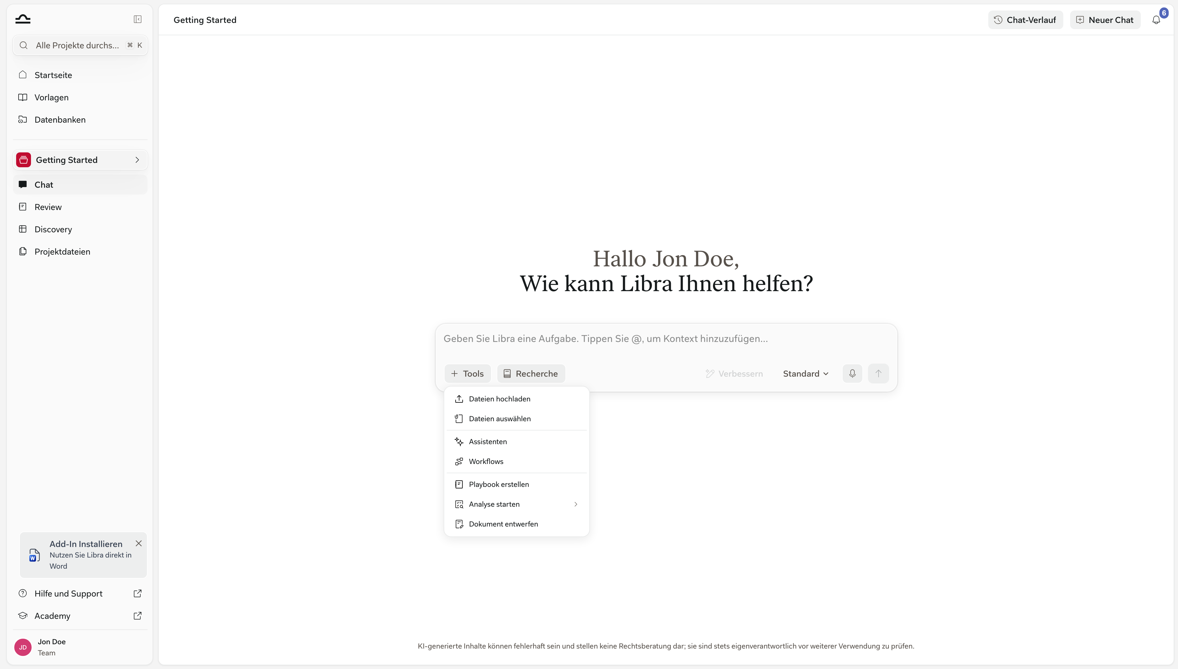 Geöffnetes Tools-Menü unterhalb der Chat-Eingabe mit den Optionen Dateien vom Computer hochladen, Dateien auswählen, Assistants, Workflows, Playbook erstellen, Analyse starten und Dokument entwerfen
