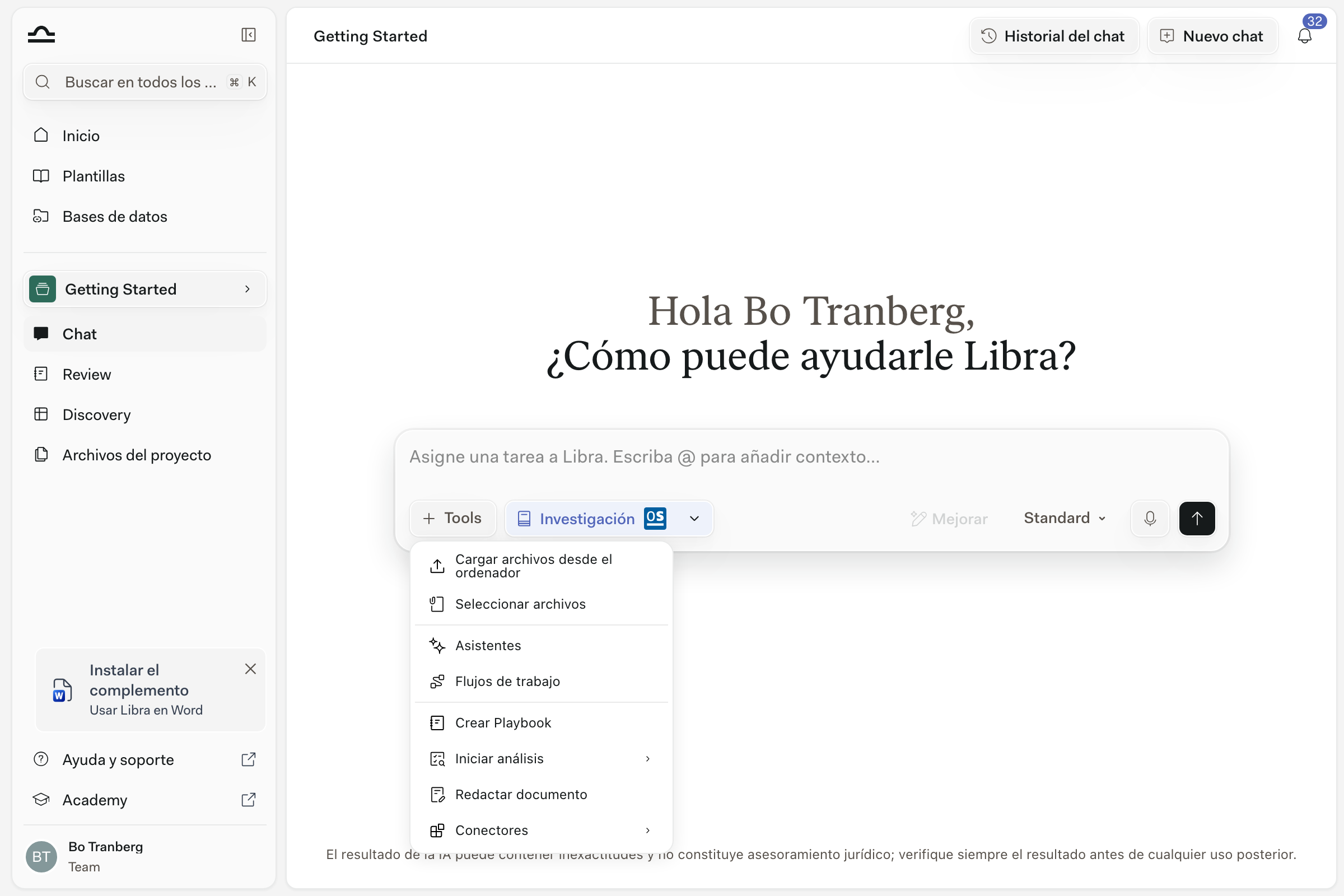 Menú Tools abierto sobre el campo de Chat, con Crear, Assistants, Workflows, Buscar archivos y Añadir contexto