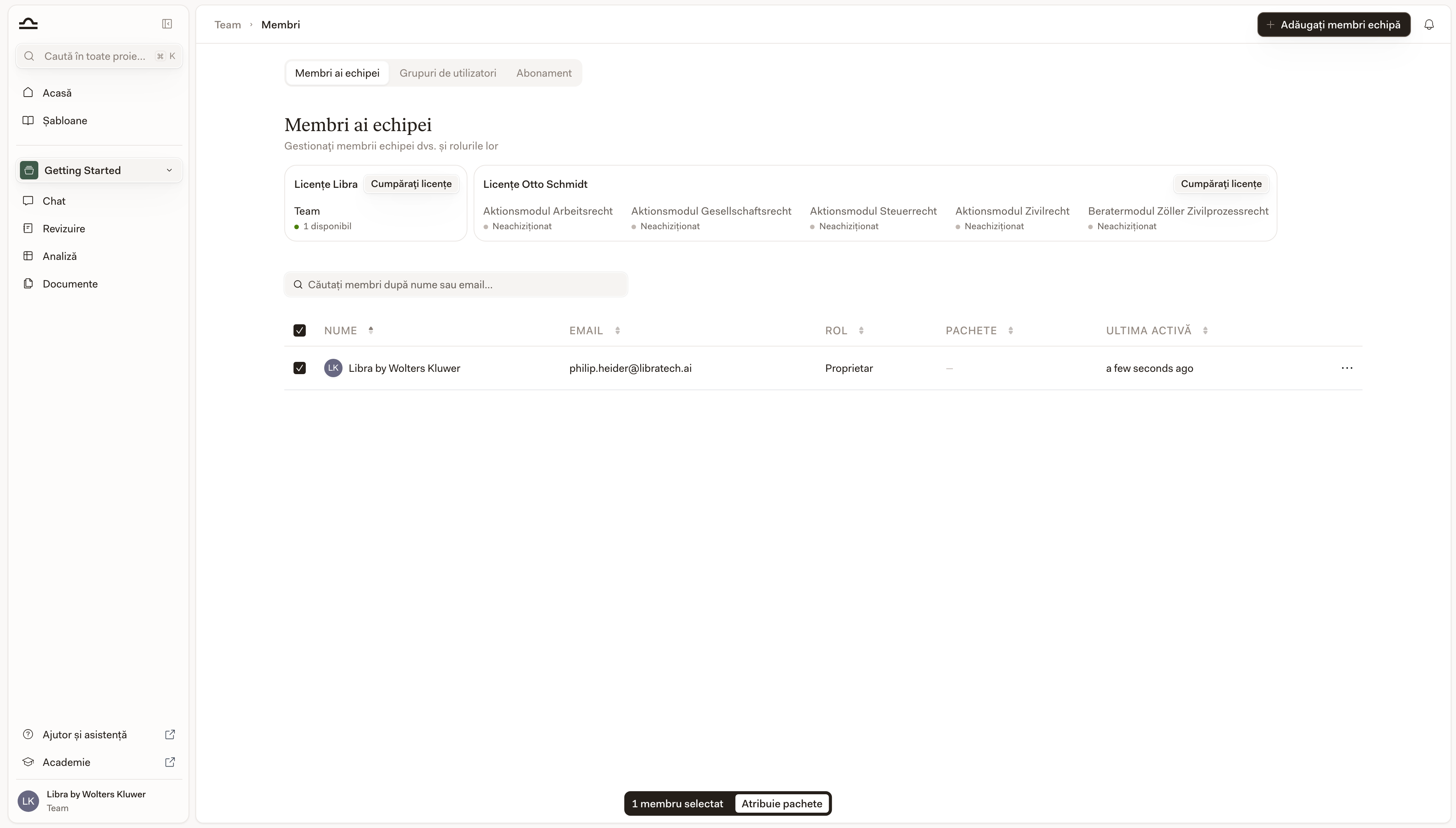 Lista Membri ai echipei cu membri selectați și bara de instrumente pentru acțiuni în masă