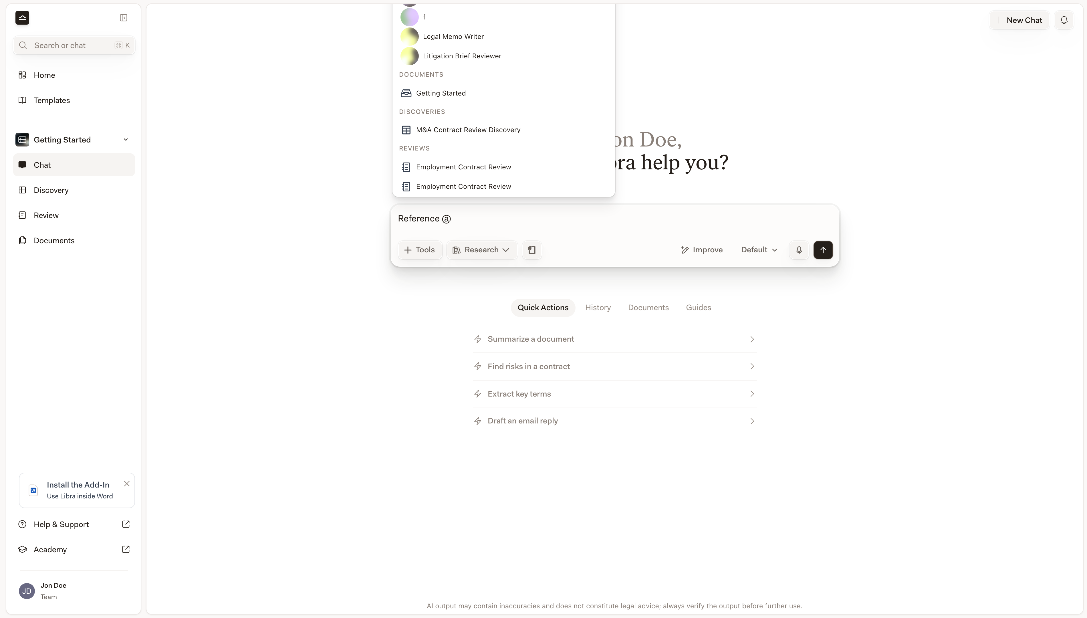 Die @-Kontextauswahl im Chat geöffnet, mit den Gruppen Dokumente, Discoveries und Reviews und zwei aufgeführten Einträgen Employment Contract Review