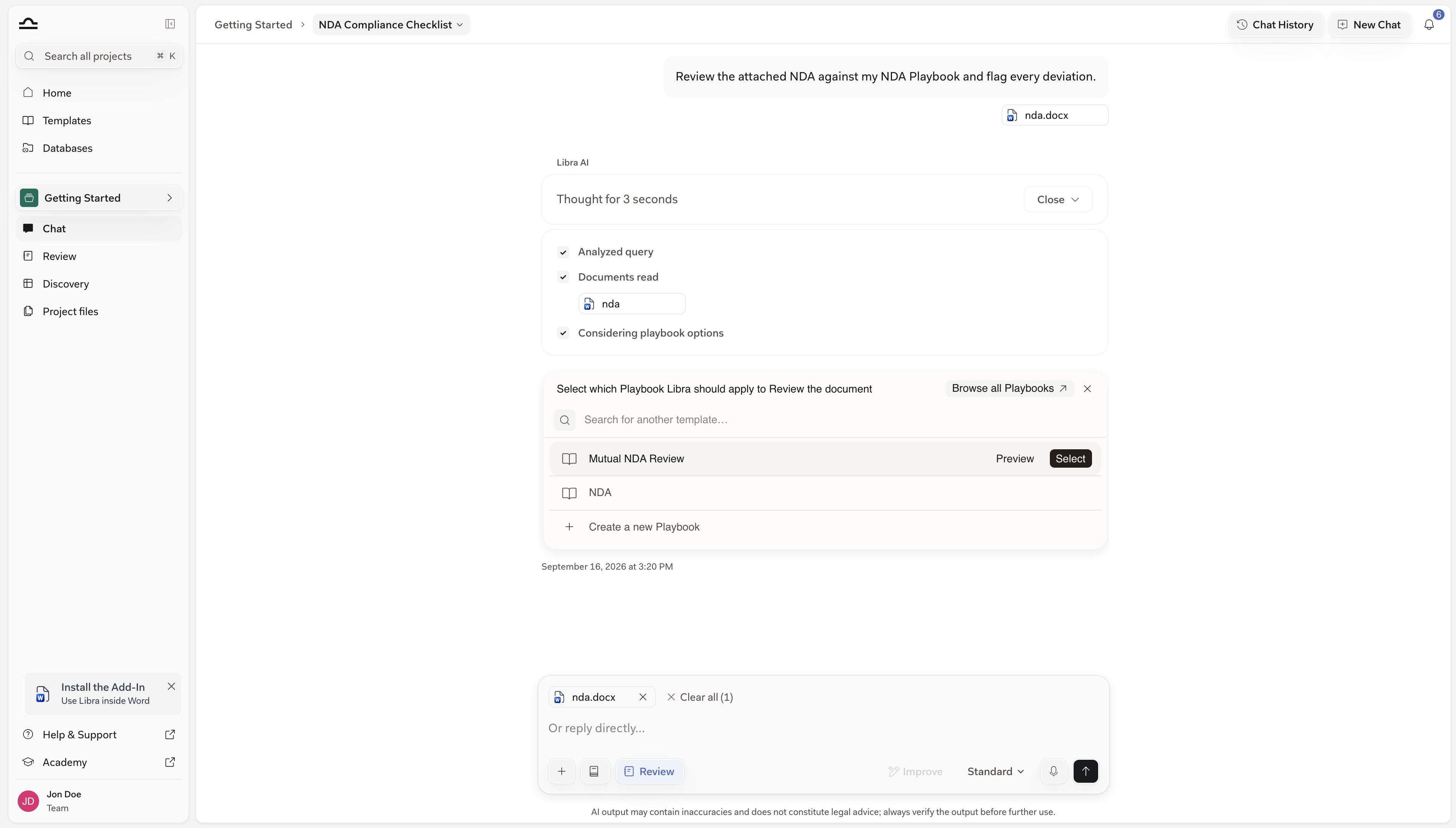 Die eingebettete Playbook-Auswahl in der Unterhaltung: Wählen Sie aus, welches Playbook Libra zum Review des Dokuments anwenden soll, ein Suchfeld, Playbook-Zeilen mit Vorschau und Auswählen, Alle Playbooks durchsuchen und Ein neues Playbook erstellen
