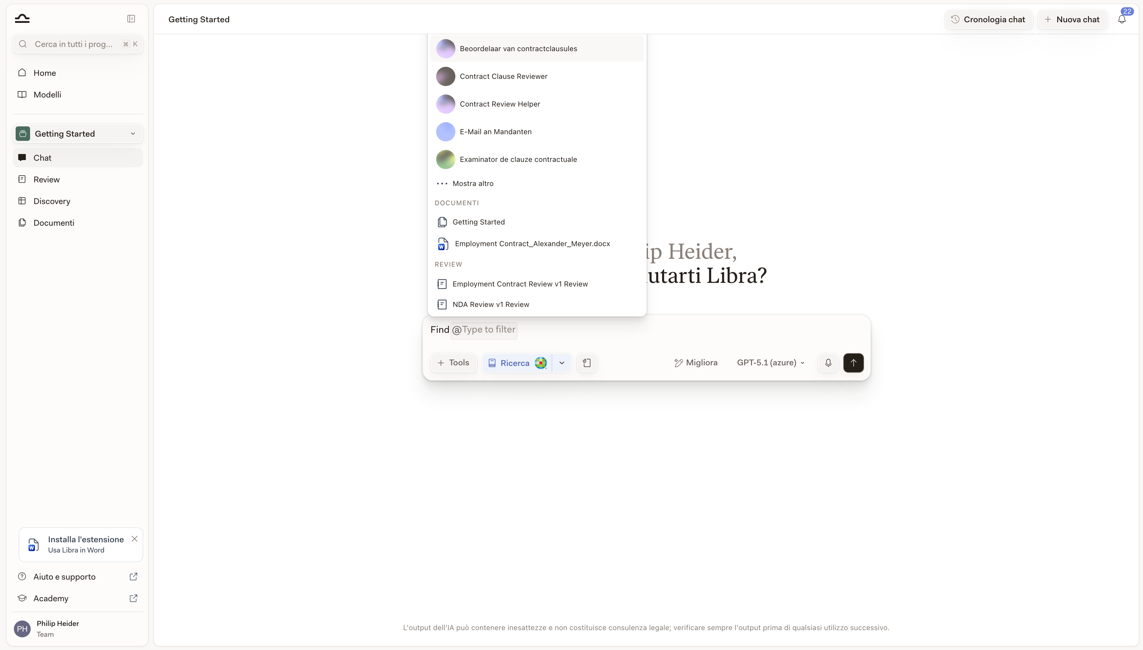 Selettore di contesto della chat aperto, con le sezioni Assistants, Documenti, Discoveries e Reviews e una Discovery elencata