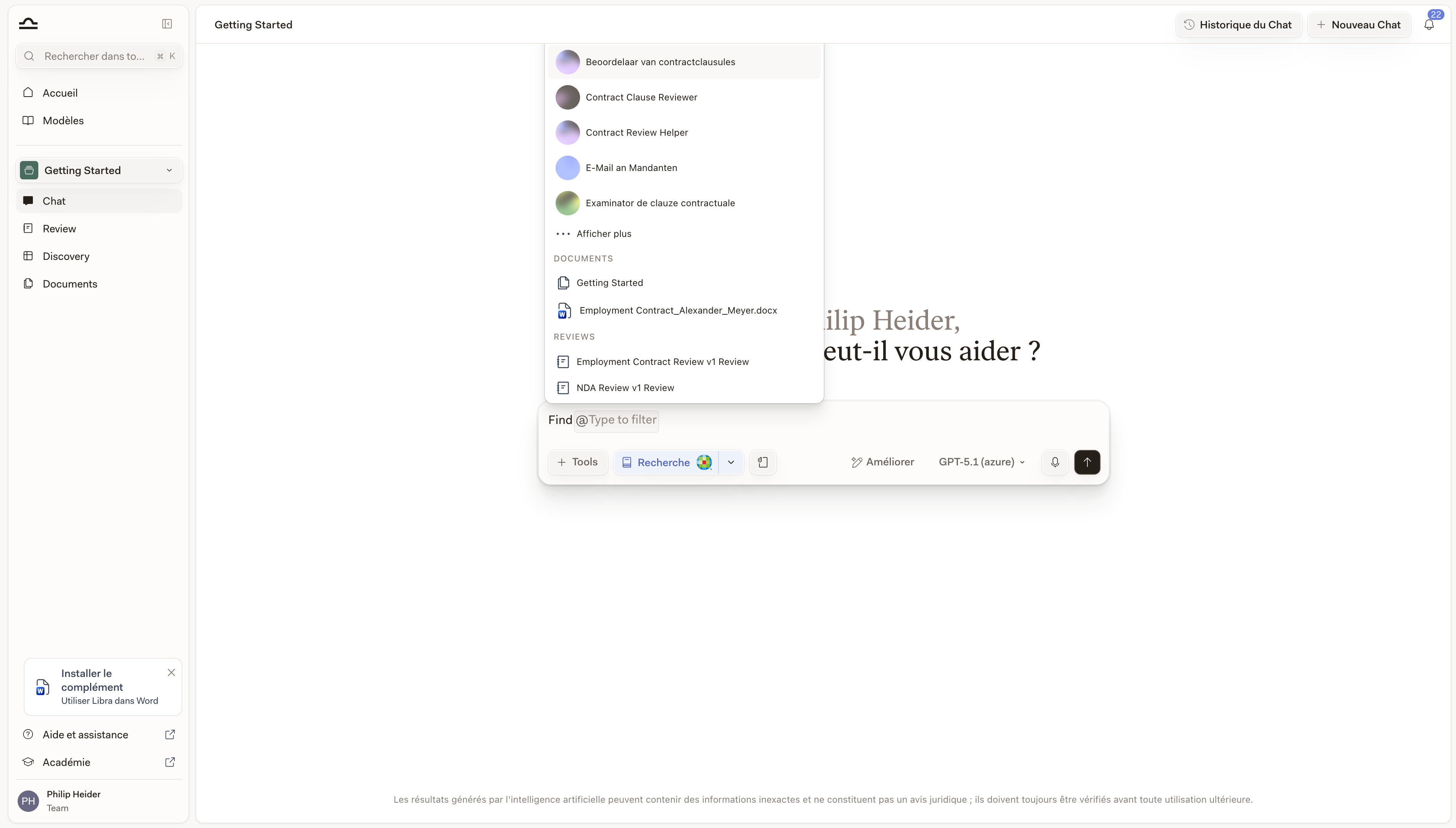 Sélecteur de contexte du Chat ouvert, affichant les sections Assistants, Documents, Discoveries et Reviews avec un Discovery répertorié