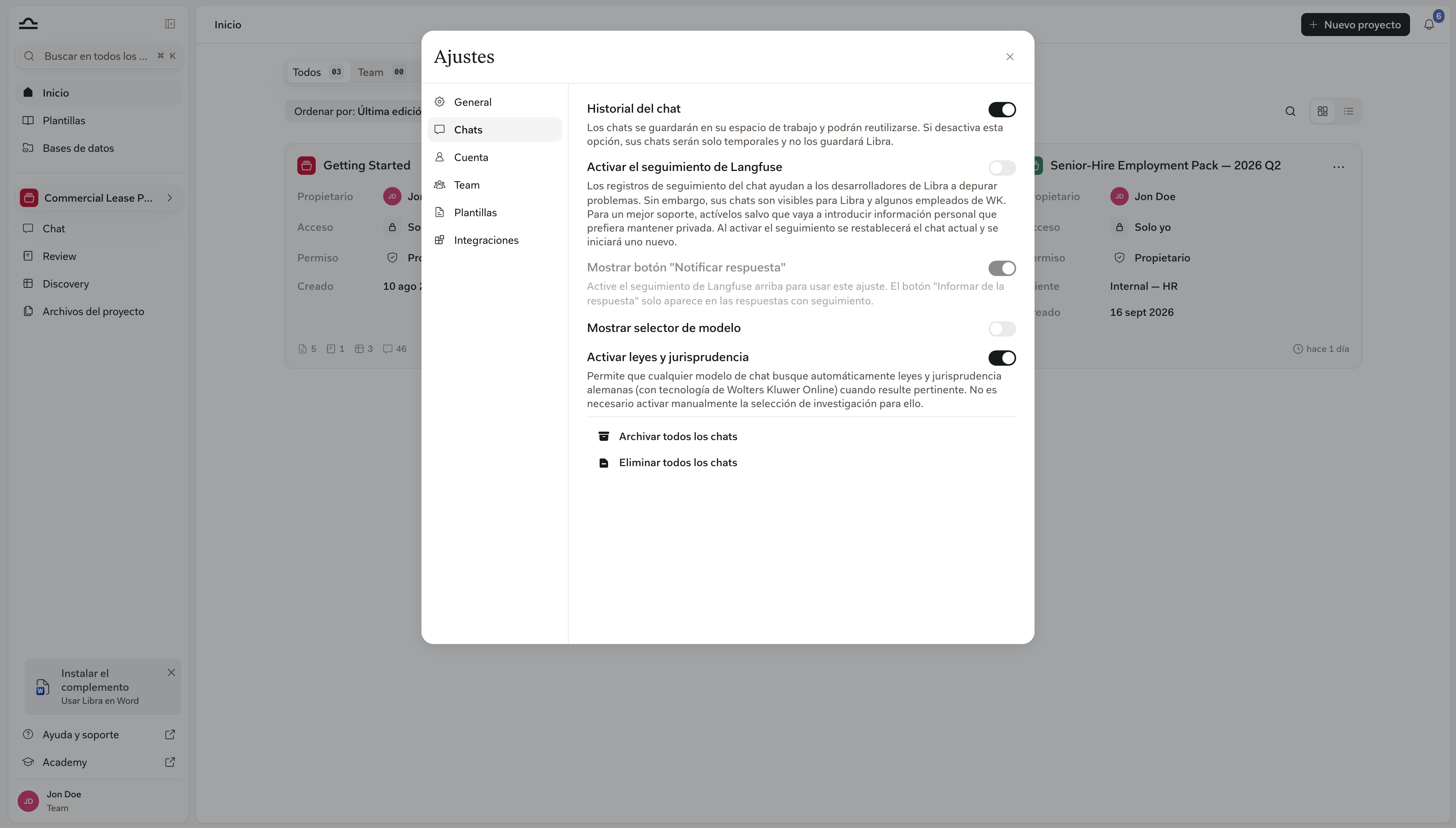 La pestaña Chats de Configuración, con Historial de chat activado y las acciones Archivar todos los chats y Eliminar todos los chats debajo