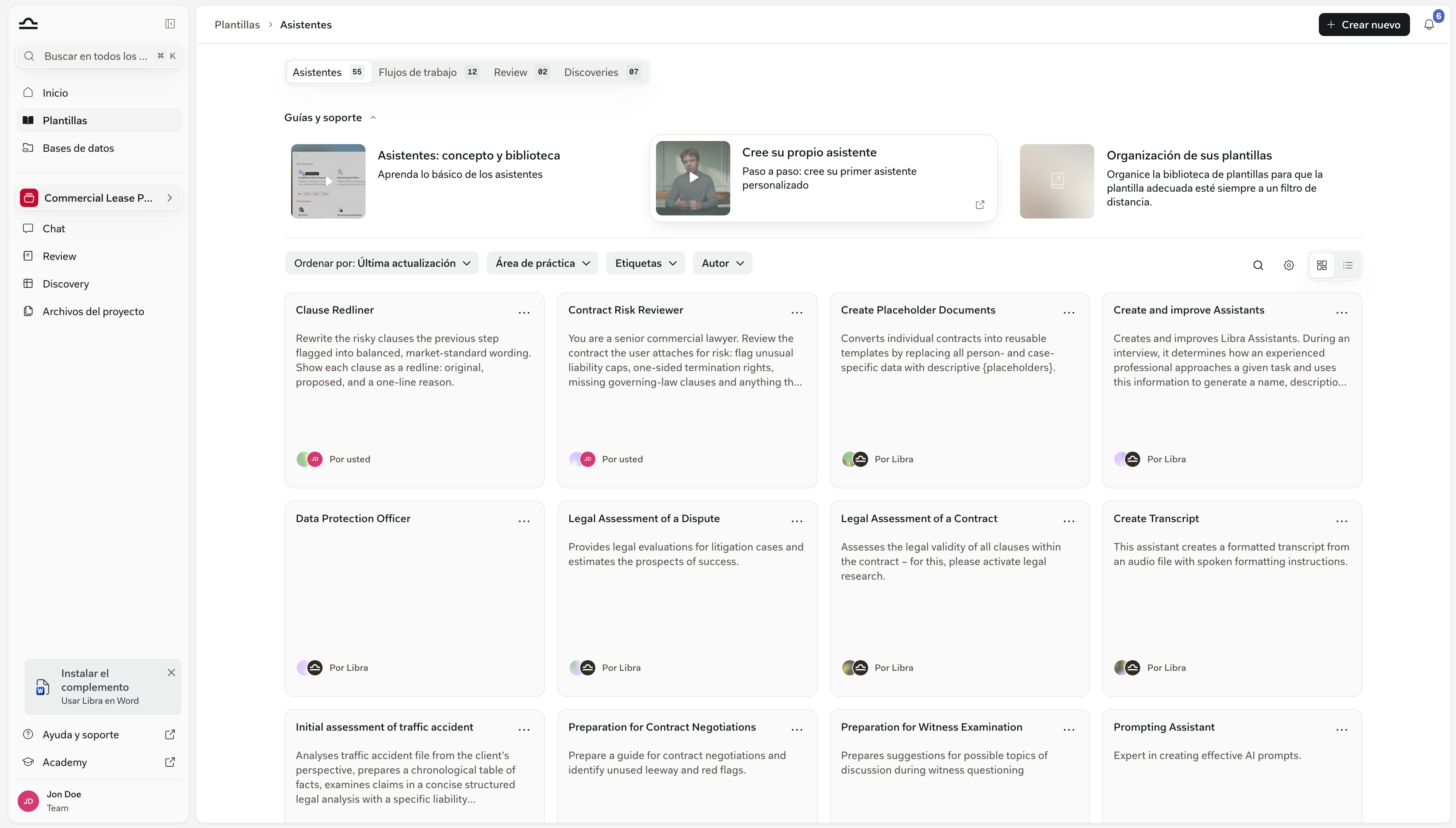 Biblioteca de Plantillas en la pestaña Assistants: control segmentado que muestra Assistants / Workflows / Reviews / Discoveries con sus recuentos, la franja Guías y asistencia, la barra de filtros y una cuadrícula de tarjetas