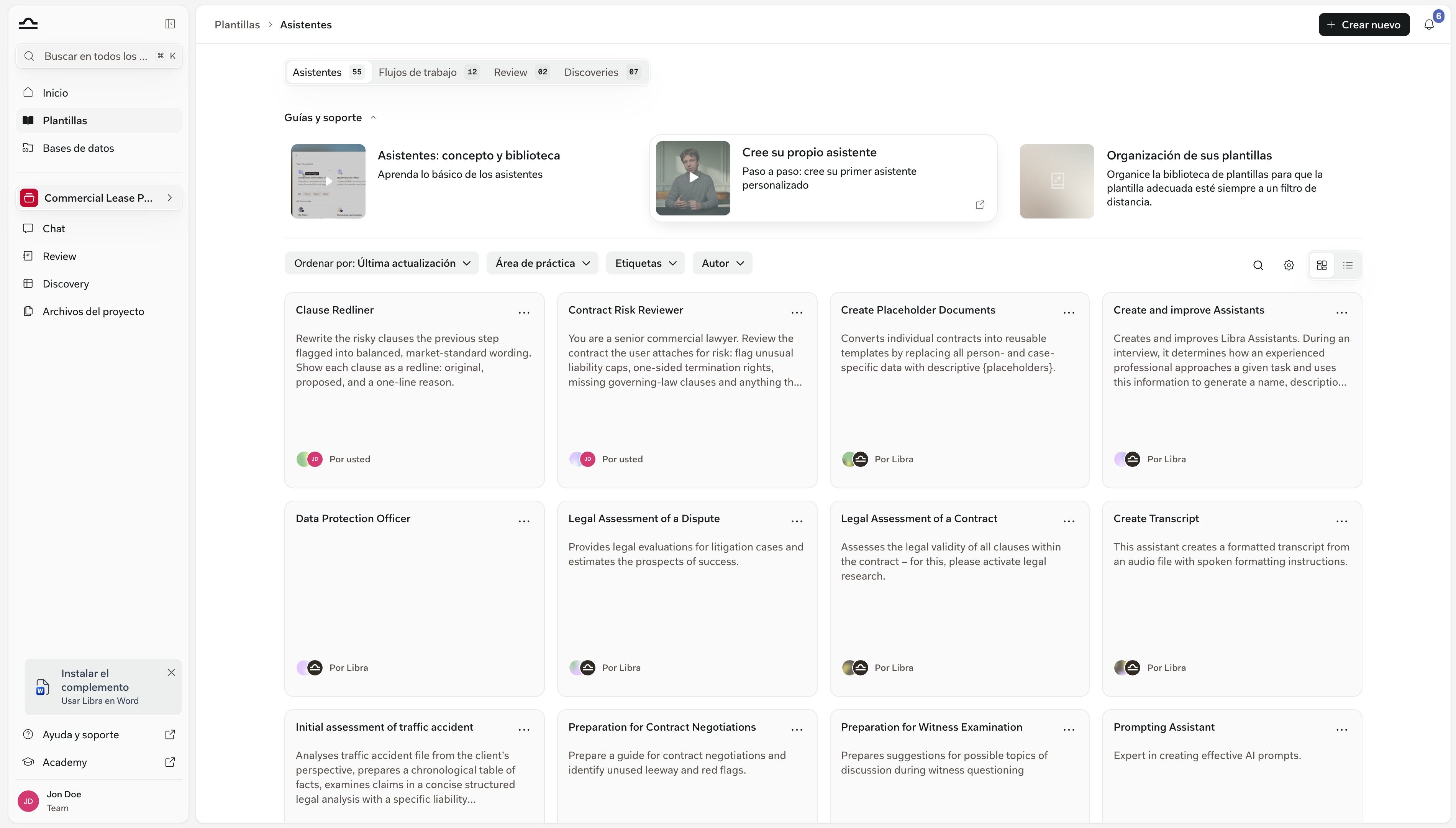 Biblioteca de Plantillas en la pestaña Assistants: control segmentado que muestra Assistants / Workflows / Reviews / Discoveries con sus recuentos, la franja Guías y asistencia, la barra de filtros y una cuadrícula de tarjetas