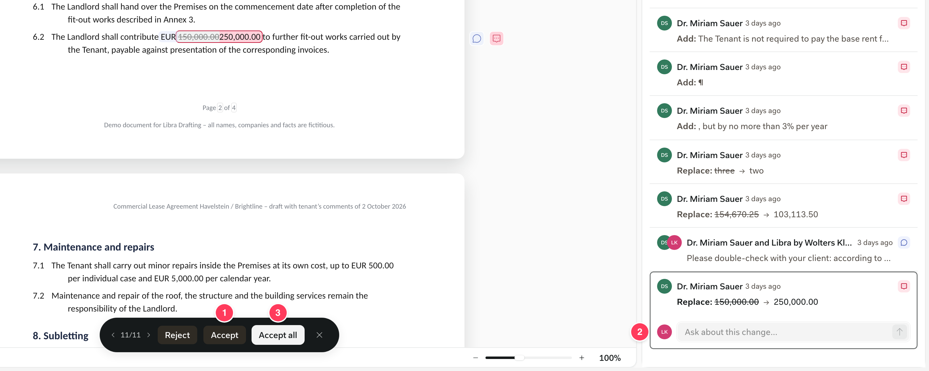 Návrh nájemce k článku 6.2 otevřený na panelu Komentáře a návrhy, očíslováno: 1 Přijmout na liště ve spodní části stránky, 2 pole Zeptejte se na tuto změnu, 3 Přijmout vše