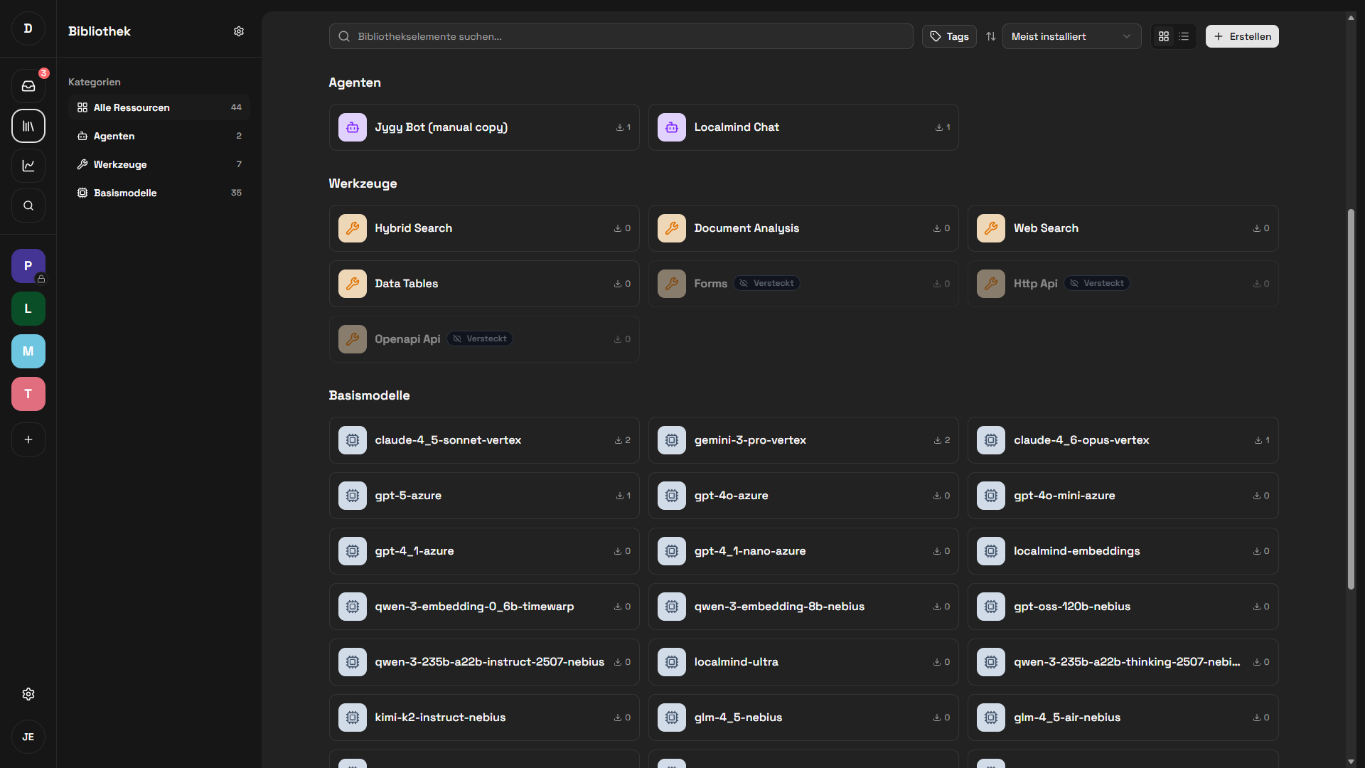 Bibliotheksansicht mit Kategorien links, Suchleiste oben und Ressourcen als Karten im Grid-Layout mit Installieren-Buttons