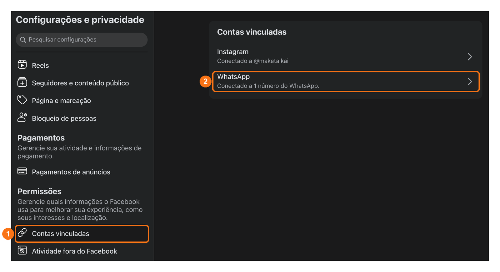 Configurações e privacidade da Página com Contas vinculadas marcado com 1 e a linha WhatsApp, Conectado a 1 número do WhatsApp, marcada com 2