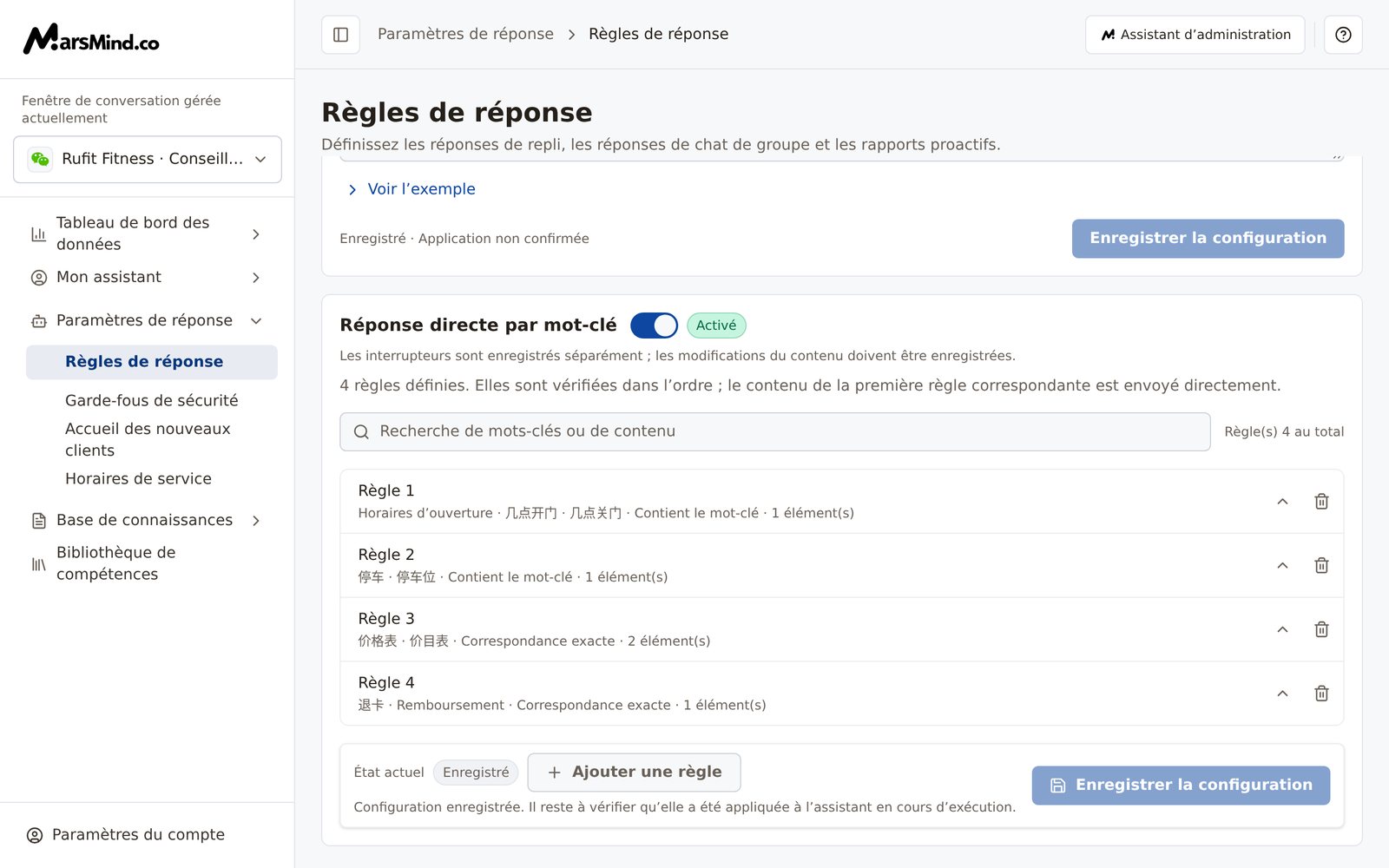 La carte « Réponse directe par mot-clé » : l’interrupteur est activé et le résumé indique « 4 règles définies. Elles sont vérifiées dans l’ordre ; le contenu de la première règle correspondante est envoyé directement. » En dessous, le champ de recherche et la liste des règles 1 à 4 (mots-clés déclencheurs, type de correspondance et nombre d’éléments), avec en bas « État actuel », « Ajouter une règle » et « Enregistrer la configuration »