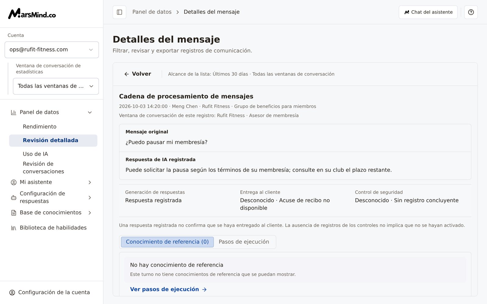 Panel «Cadena de procesamiento de mensajes»: arriba, el mensaje original y la respuesta de IA registrada; en el centro, las tres evidencias Generación de respuestas, Entrega al cliente y Control de seguridad; abajo, las pestañas «Conocimiento de referencia (N)» y «Pasos de ejecución»