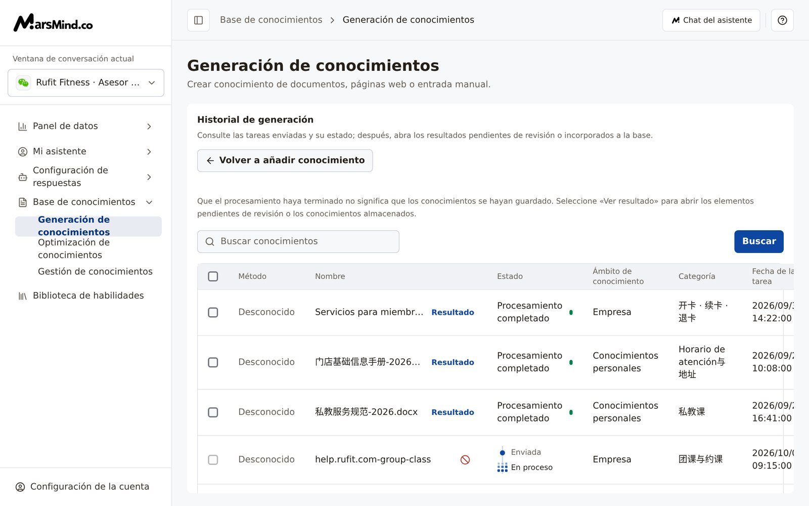 Lista «Historial de generación»: arriba el cuadro «Buscar conocimientos»; las columnas muestran método, nombre, estado, ámbito de conocimiento, categoría de conocimientos, fecha de la tarea y acciones; las tareas completadas muestran «Resultado» junto al nombre