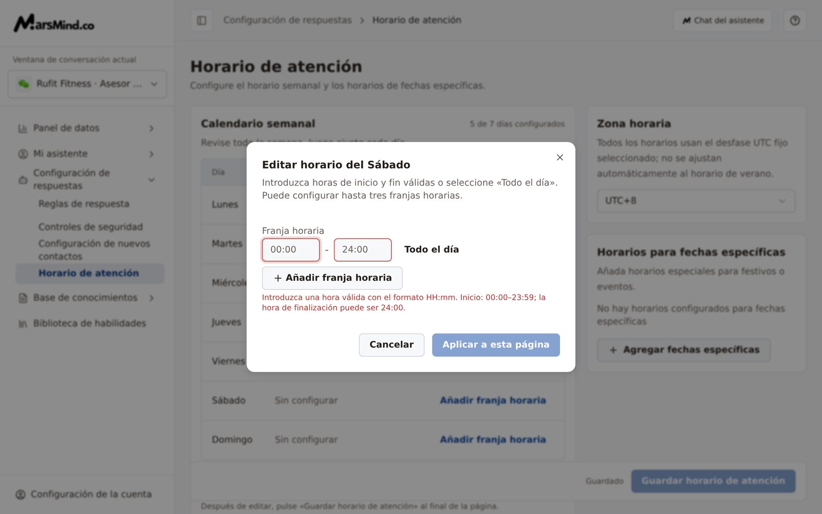 Cuadro de diálogo «Editar horario del Sábado»: aviso en rojo cuando la franja horaria está vacía, con «Todo el día», «Añadir franja horaria», «Cancelar» y «Aplicar a esta página»