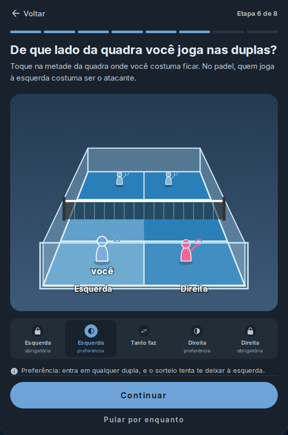 Passo do lado da quadra, com a quadra de padel desenhada em perspectiva e a escala de Esquerda obrigatória a Direita obrigatória, com Esquerda preferência escolhida