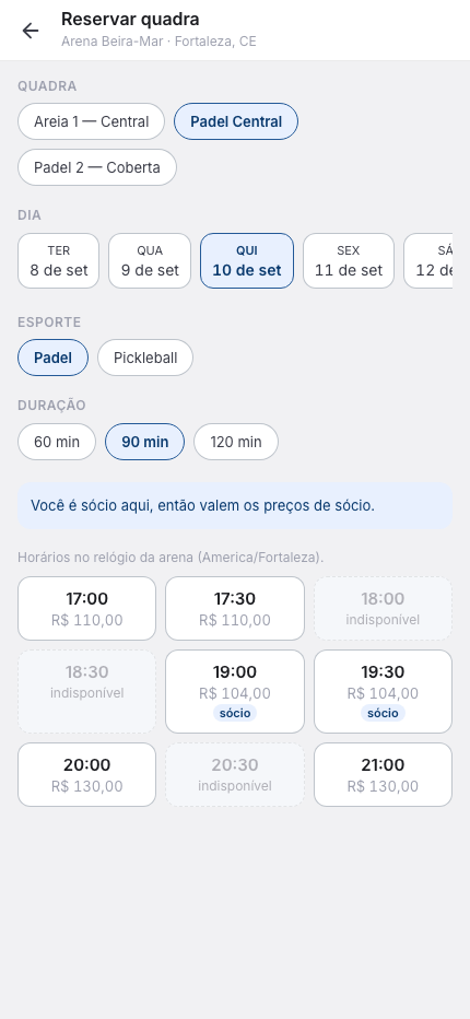 Tela Reservar quadra com os seletores de quadra, dia, esporte e duração, o aviso de preço de sócio e a grade de horários com preço em cada célula