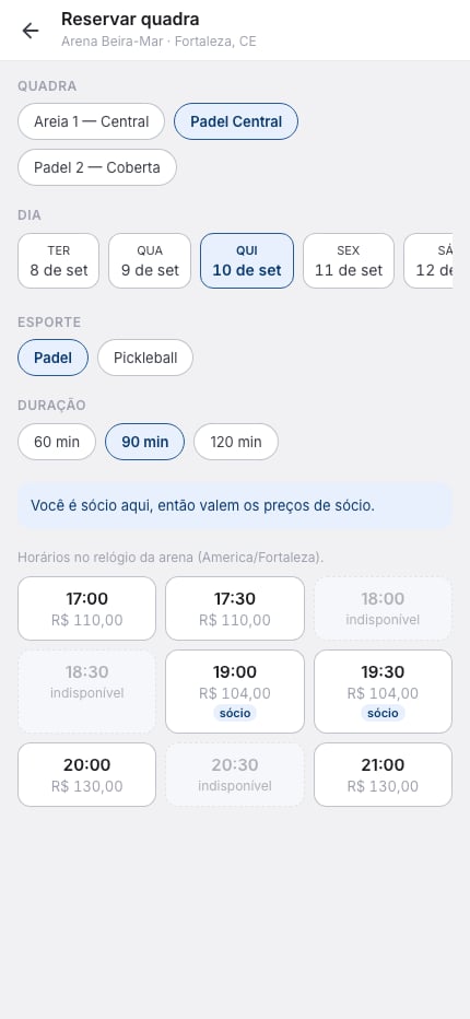 Tela Reservar quadra com os seletores de quadra, dia, esporte e duração, o aviso de preço de sócio e a grade de horários com preço em cada célula