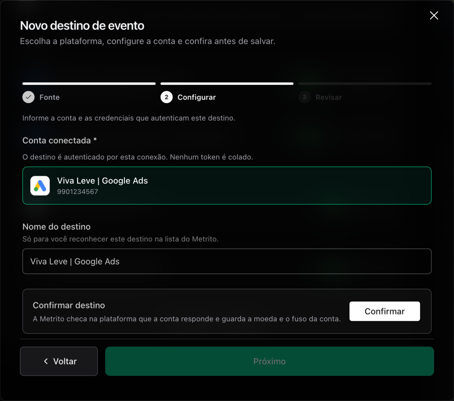 Passo Configurar do destino Google Ads com a conta conectada selecionada e o botão Confirmar