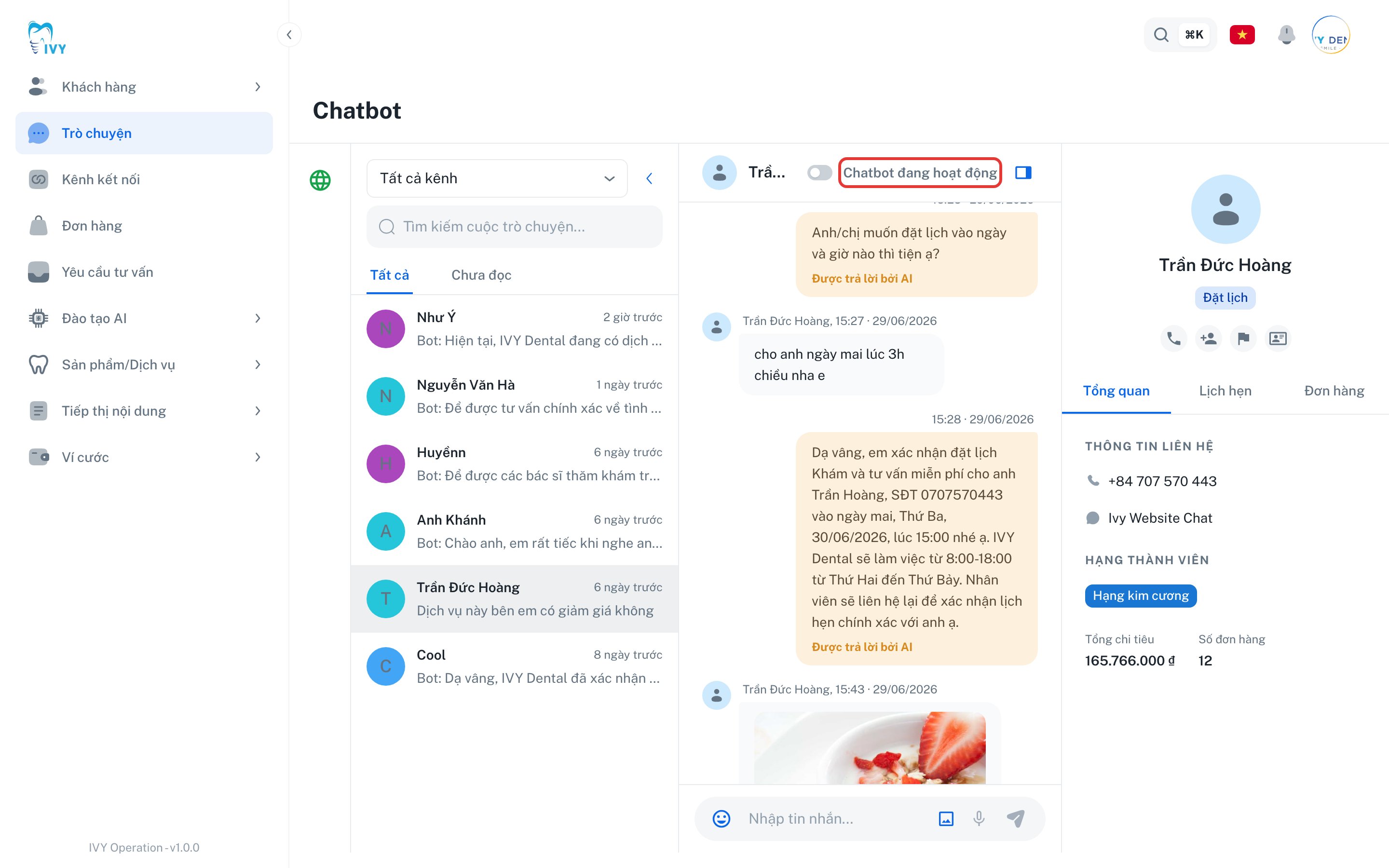 Một cuộc trò chuyện đã mở — công tắc Chatbot, tin nhắn và hồ sơ khách