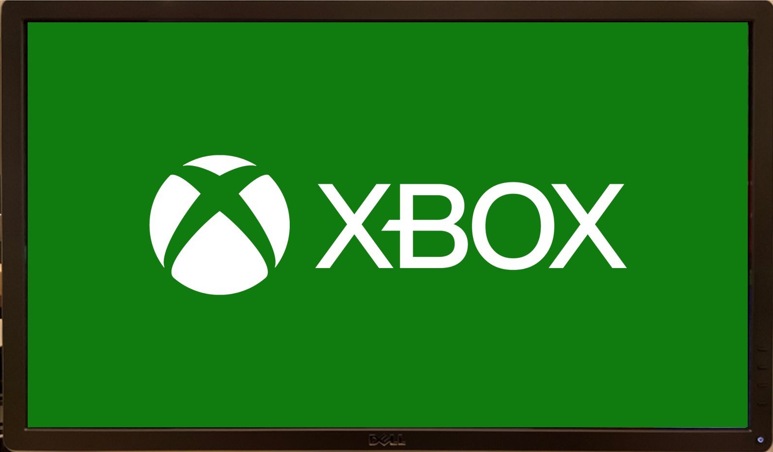El logotipo de XBOX llenando la pantalla de un televisor 16:9