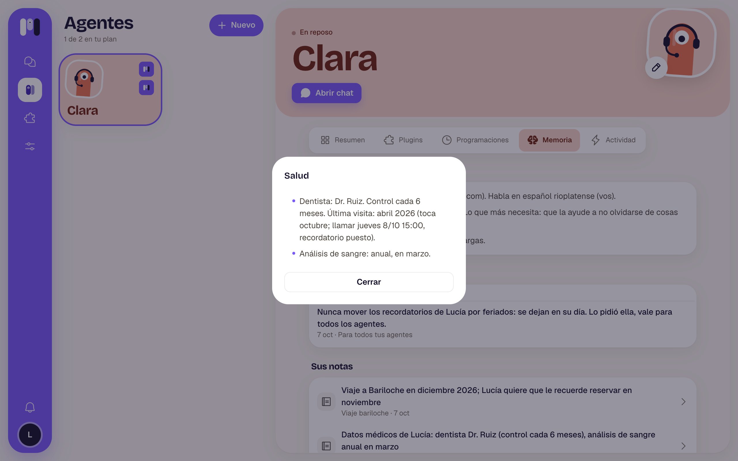 Una nota de Clara abierta en una hoja, con el botón Cerrar