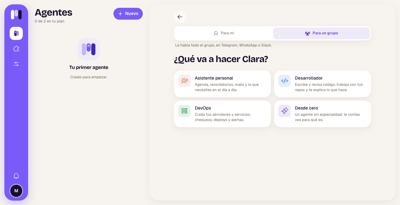 Para un grupo: le habla todo el grupo, en Telegram, WhatsApp o Slack
