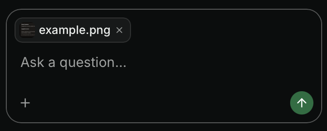 Una imagen añadida como contexto en el panel de chat del assistant.