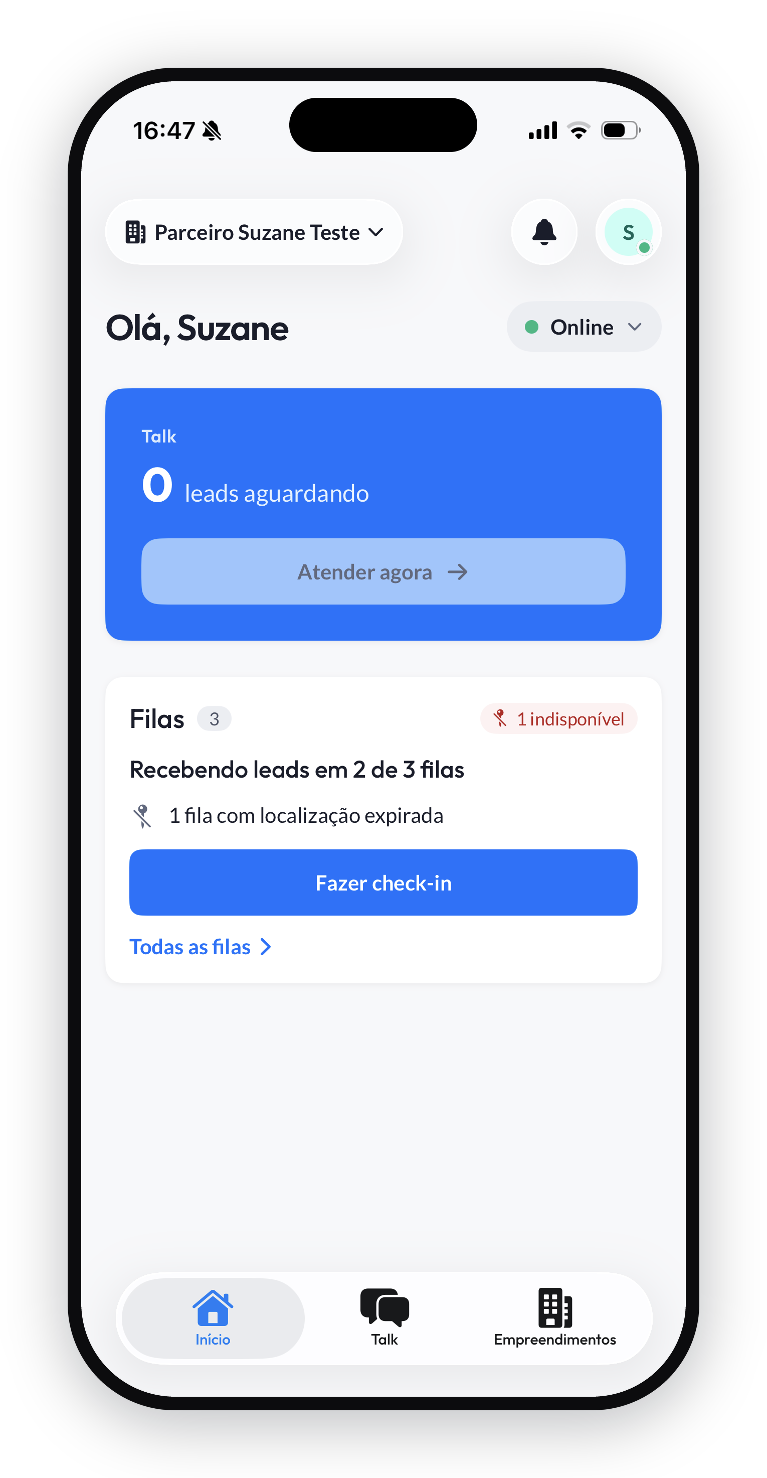 Tela Início do app da Morada.ai, com a barra superior, a saudação com o seletor de disponibilidade, o card do Talk e o card de filas