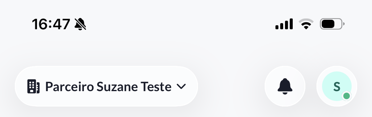 Barra superior do Início, com o seletor de workspace à esquerda e o avatar da conta à direita