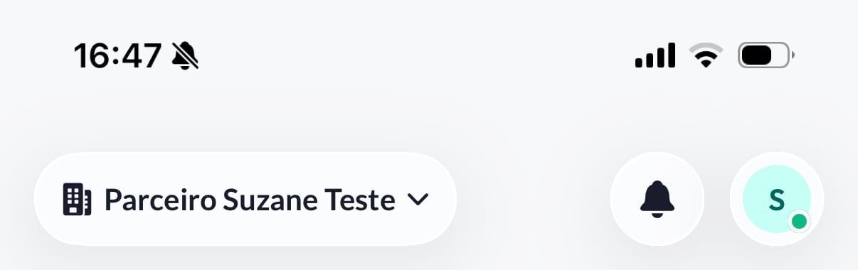 Barra superior do Início, com o seletor de workspace à esquerda e o avatar da conta à direita