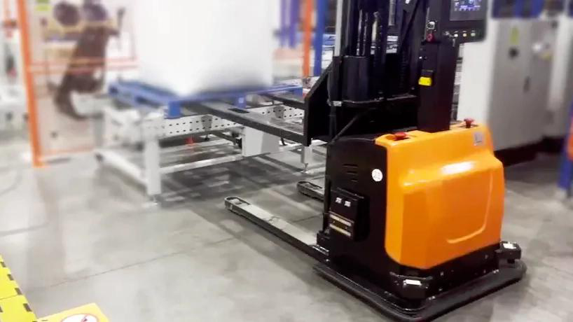 移动叉车场景 · 中文白皮书原图；覆盖区域为示意