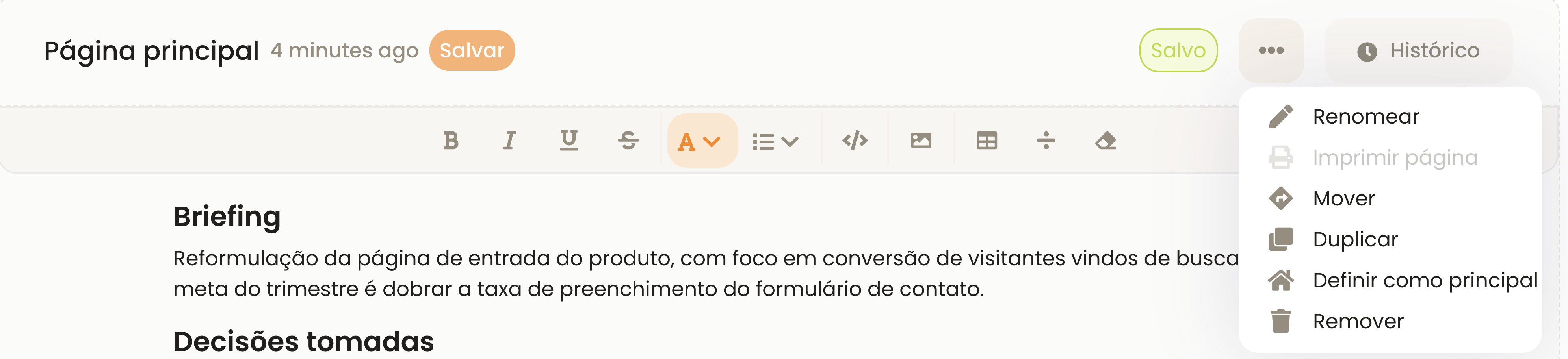 Cabeçalho de uma página do Caderno com o nome Página principal, o botão Salvar, o selo Salvo e o menu aberto com as opções Renomear, Imprimir página, Mover, Duplicar, Definir como principal e Remover