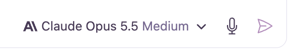 Die Modellauswahl in der Chat-Eingabe zeigt Claude Opus 5.5 mit dem Aufwand Medium, neben den Buttons zum Diktieren und Senden