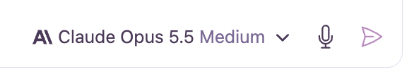 Die Modellauswahl in der Chat-Eingabe zeigt Claude Opus 5.5 mit dem Aufwand Medium, neben den Buttons zum Diktieren und Senden