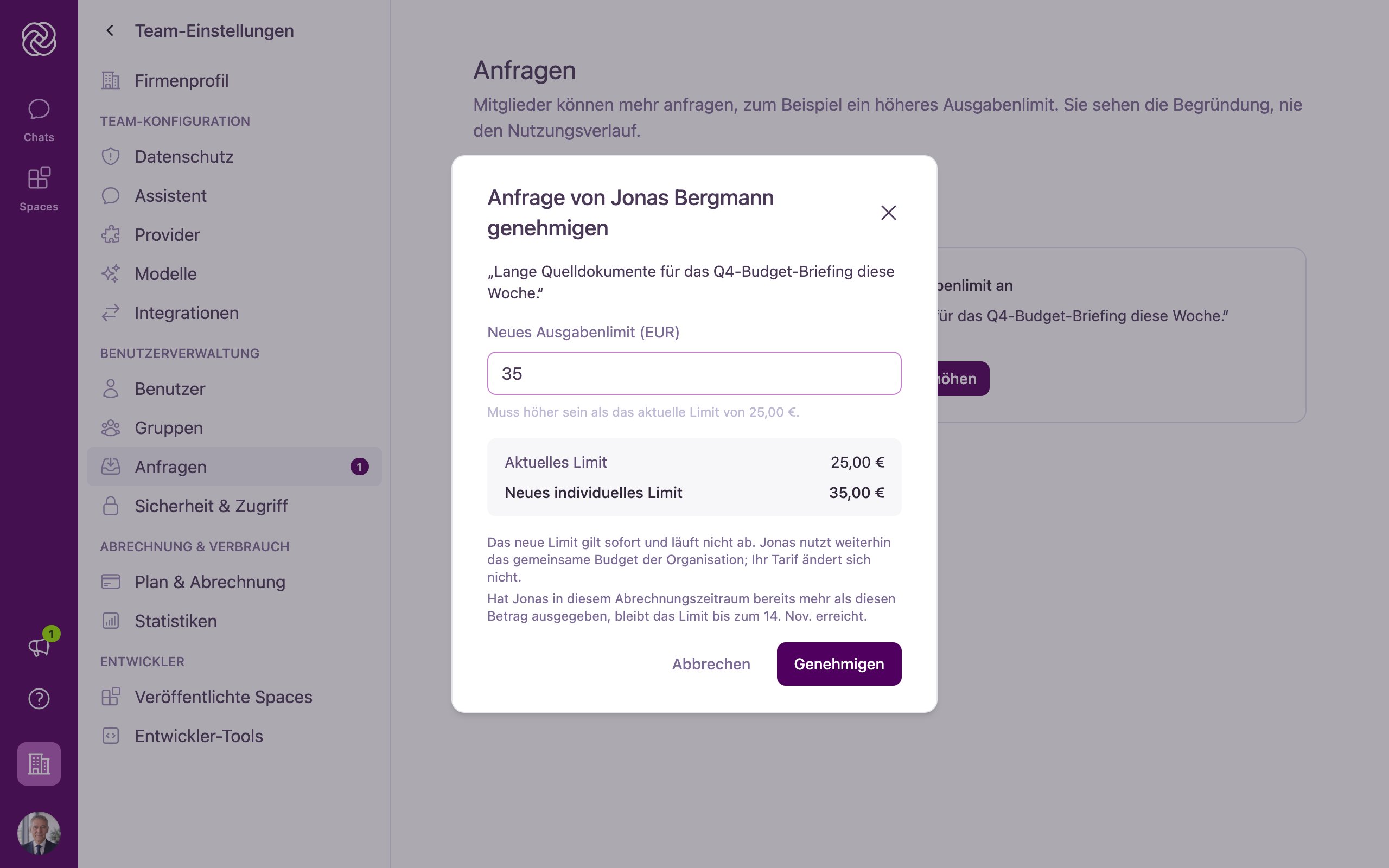 Der Dialog zum Genehmigen einer Anfrage mit der Begründung des Mitglieds, dem Eingabefeld Neues Ausgabenlimit (EUR) und einer Gegenüberstellung von aktuellem und neuem individuellem Limit.