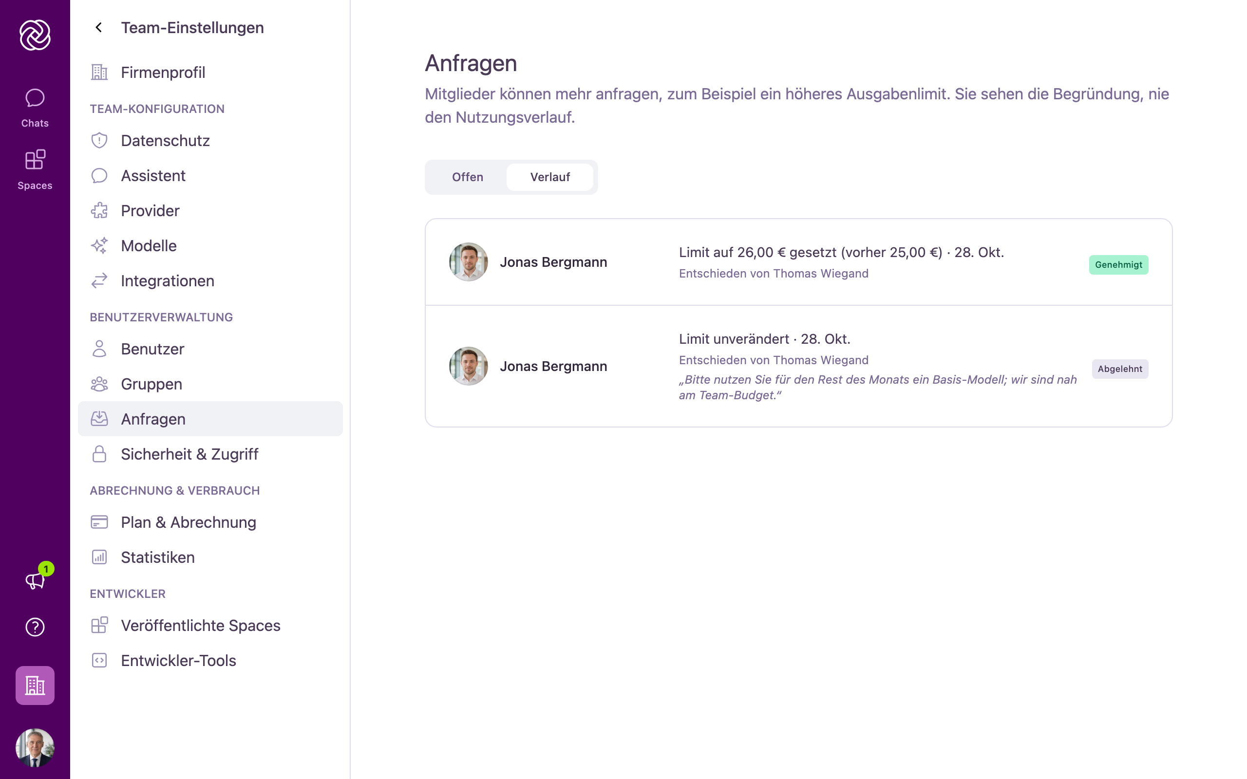 Der Reiter Verlauf auf der Seite Anfragen mit genehmigten und abgelehnten Anfragen, Datum, Ergebnis und dem entscheidenden Administrator.