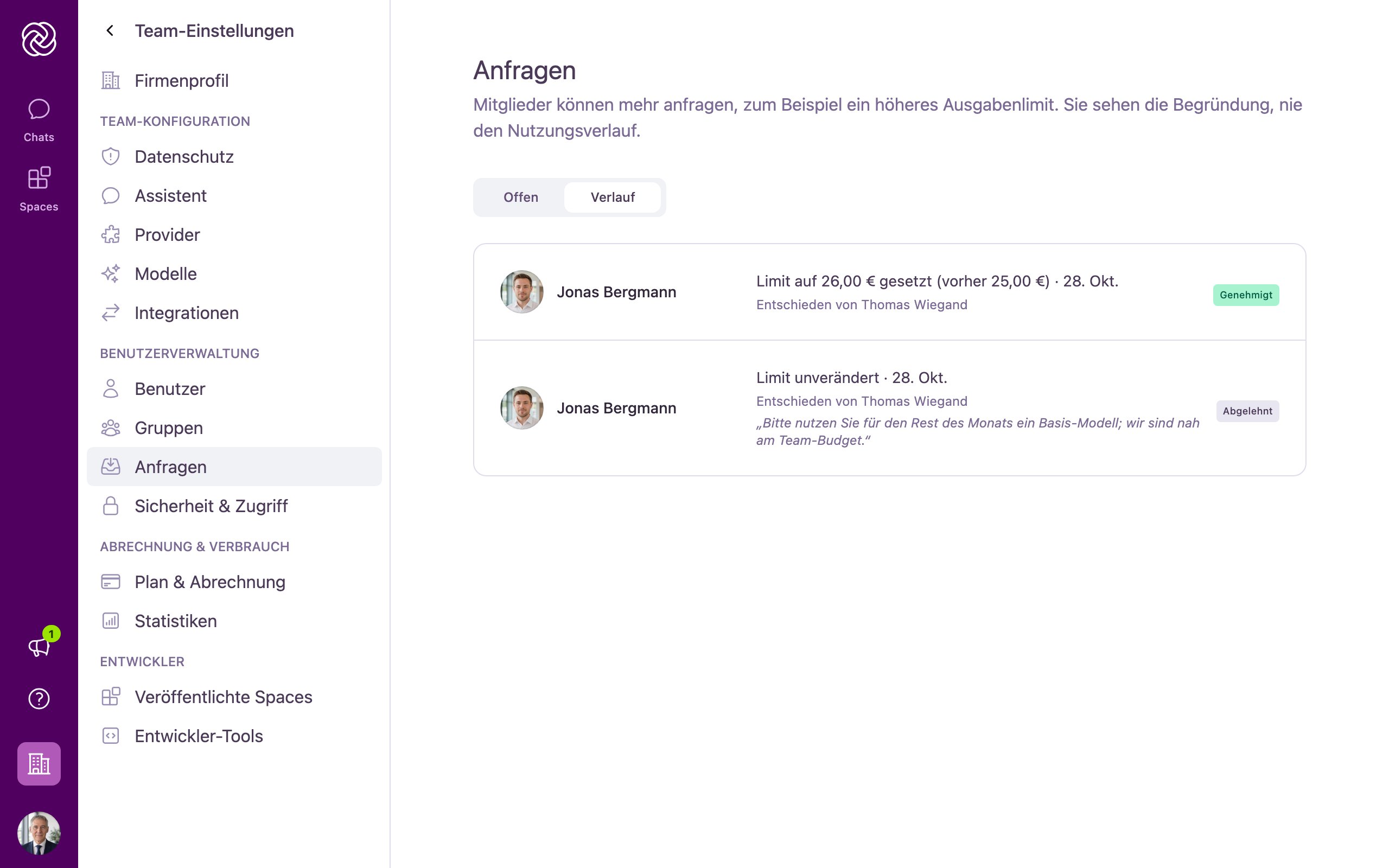 Der Reiter Verlauf auf der Seite Anfragen mit genehmigten und abgelehnten Anfragen, Datum, Ergebnis und dem entscheidenden Administrator.